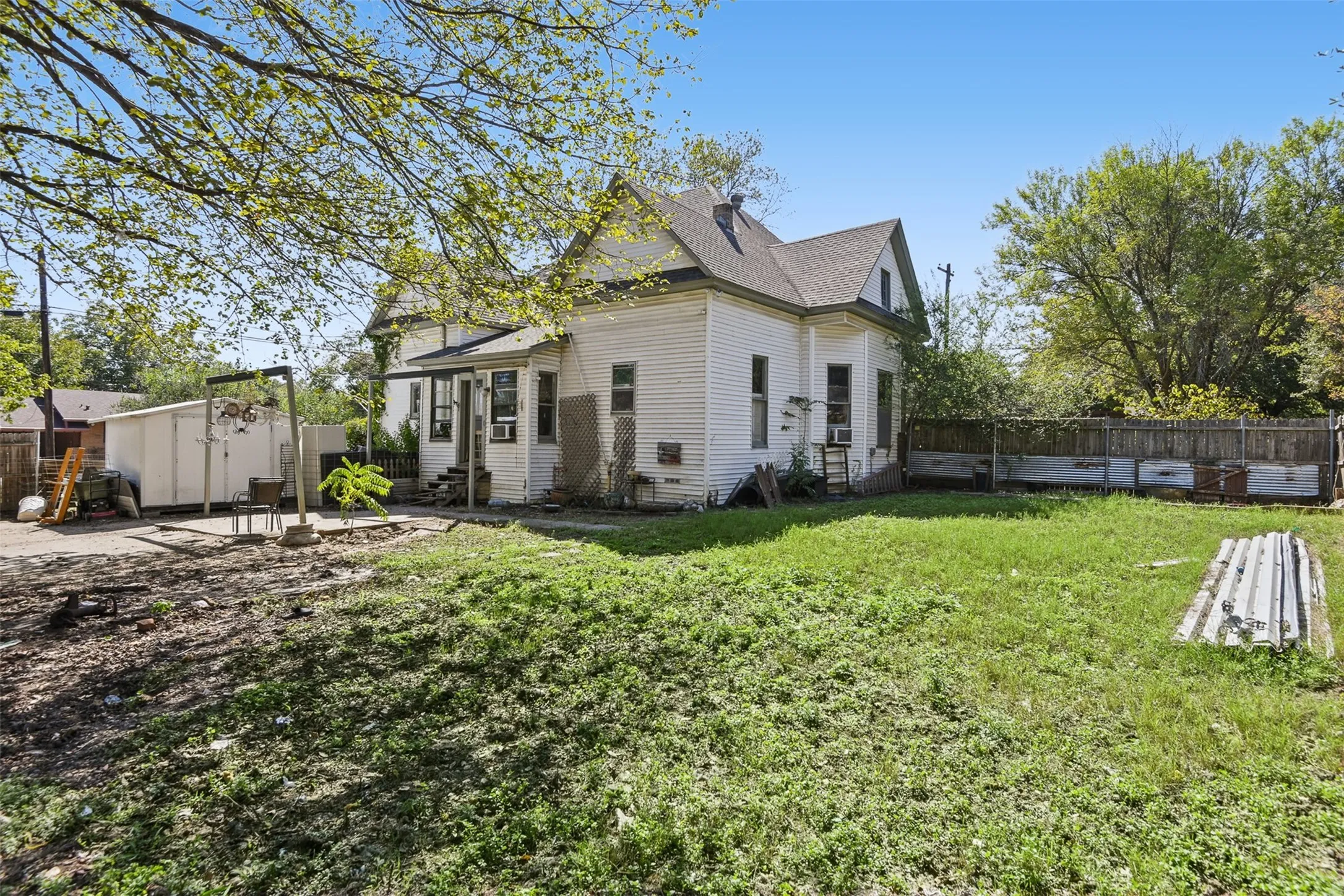 Single Family Residence For Sale in Ellis County , 234 S Ward Street, Italy, Texas 76651, 3 Bedroom, 2 Bathroom, Garage spaces, 2,359 Sqft, built in 1930, mls#21403618, Real Estate Agent in Italy, Homes For Sale in Ellis county, Homes For Sale in Italy, Realtor in Italy Texas, Real Estate Brokerage Independent Realty Texas, Luminita Cordes Realtor