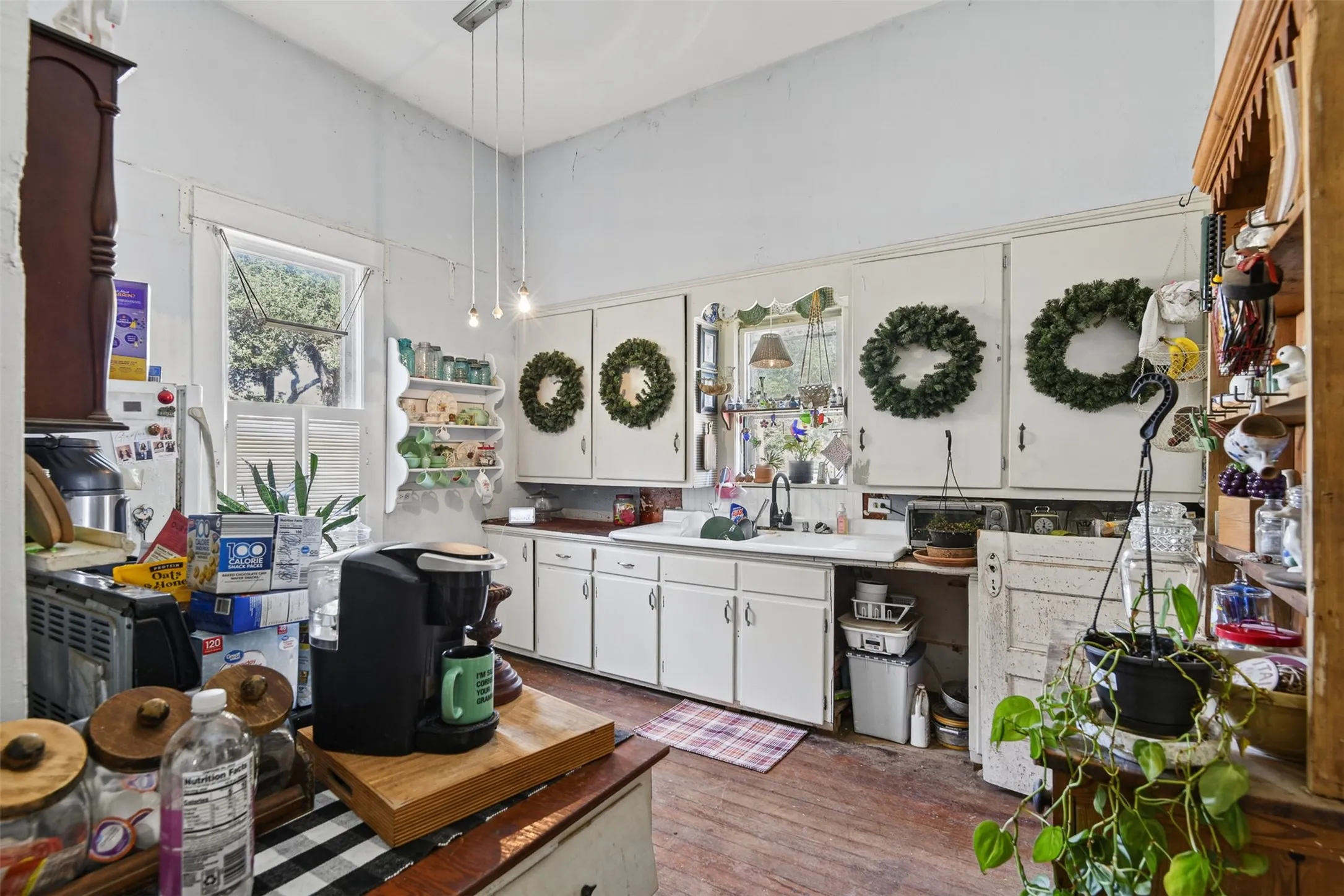 Single Family Residence For Sale in Ellis County , 234 S Ward Street, Italy, Texas 76651, 3 Bedroom, 2 Bathroom, Garage spaces, 2,359 Sqft, built in 1930, mls#21403618, Real Estate Agent in Italy, Homes For Sale in Ellis county, Homes For Sale in Italy, Realtor in Italy Texas, Real Estate Brokerage Independent Realty Texas, Luminita Cordes Realtor