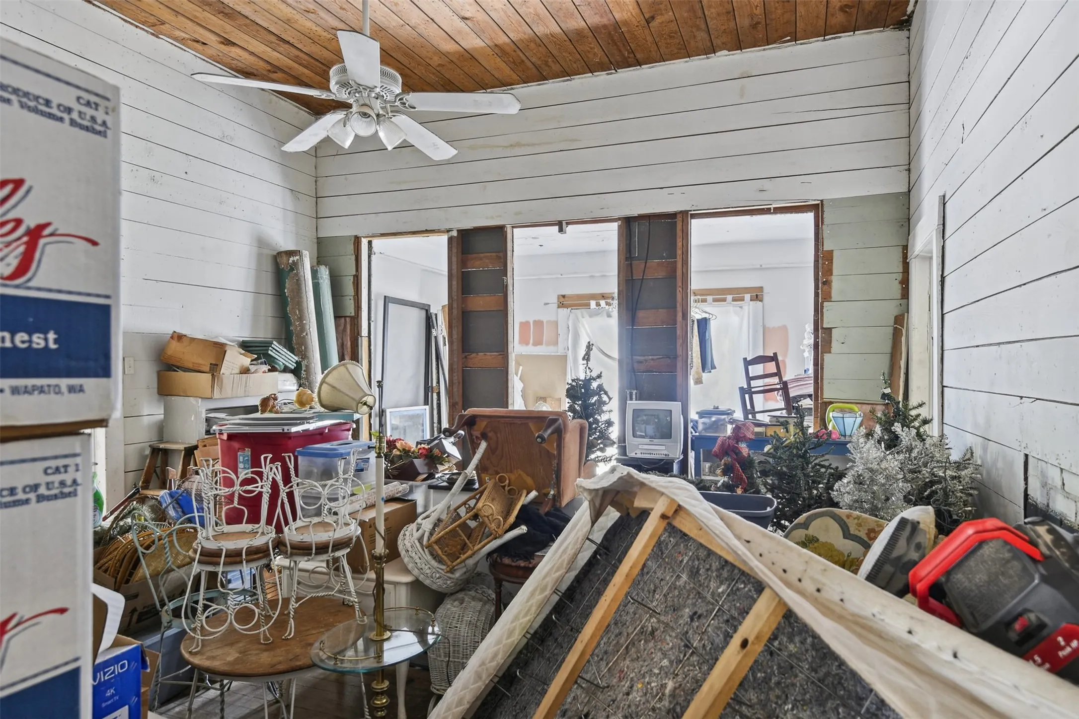 Single Family Residence For Sale in Ellis County , 234 S Ward Street, Italy, Texas 76651, 3 Bedroom, 2 Bathroom, Garage spaces, 2,359 Sqft, built in 1930, mls#21403618, Real Estate Agent in Italy, Homes For Sale in Ellis county, Homes For Sale in Italy, Realtor in Italy Texas, Real Estate Brokerage Independent Realty Texas, Luminita Cordes Realtor