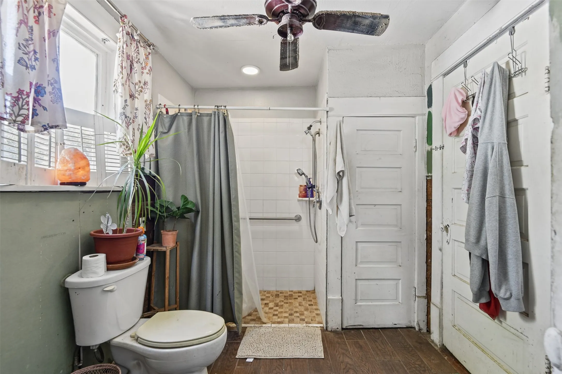 Single Family Residence For Sale in Ellis County , 234 S Ward Street, Italy, Texas 76651, 3 Bedroom, 2 Bathroom, Garage spaces, 2,359 Sqft, built in 1930, mls#21403618, Real Estate Agent in Italy, Homes For Sale in Ellis county, Homes For Sale in Italy, Realtor in Italy Texas, Real Estate Brokerage Independent Realty Texas, Luminita Cordes Realtor