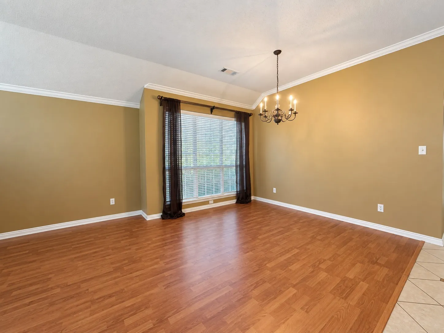 Single Family Residence For Rent in Tarrant County , 4625 Marguerite Lane, Fort Worth, Texas 76123, 4 Bedroom, 2 Bathroom, 2 Garage spaces, 2,193 Sqft, built in 2003, mls#21405985, Real Estate Agent in Fort Worth, Homes For Rent in Tarrant county, Homes For Rent in Fort Worth, Realtor in Fort Worth Texas, Real Estate Brokerage Independent Realty Texas, Luminita Cordes Realtor