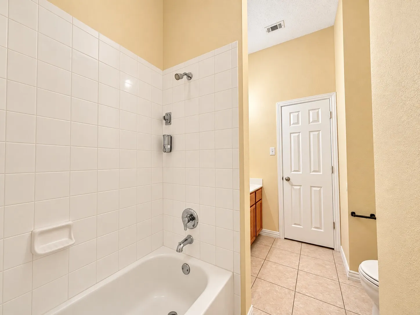 Single Family Residence For Rent in Tarrant County , 4625 Marguerite Lane, Fort Worth, Texas 76123, 4 Bedroom, 2 Bathroom, 2 Garage spaces, 2,193 Sqft, built in 2003, mls#21405985, Real Estate Agent in Fort Worth, Homes For Rent in Tarrant county, Homes For Rent in Fort Worth, Realtor in Fort Worth Texas, Real Estate Brokerage Independent Realty Texas, Luminita Cordes Realtor