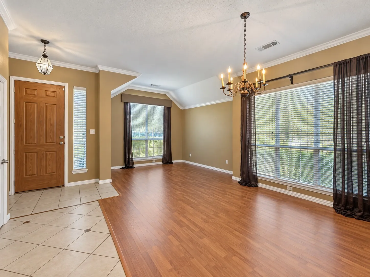 Single Family Residence For Rent in Tarrant County , 4625 Marguerite Lane, Fort Worth, Texas 76123, 4 Bedroom, 2 Bathroom, 2 Garage spaces, 2,193 Sqft, built in 2003, mls#21405985, Real Estate Agent in Fort Worth, Homes For Rent in Tarrant county, Homes For Rent in Fort Worth, Realtor in Fort Worth Texas, Real Estate Brokerage Independent Realty Texas, Luminita Cordes Realtor