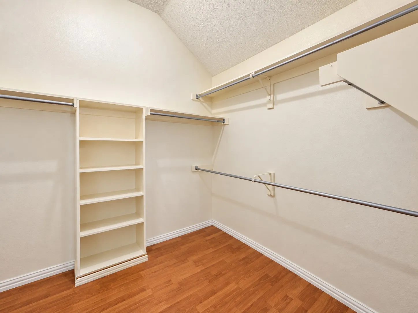 Single Family Residence For Rent in Tarrant County , 4625 Marguerite Lane, Fort Worth, Texas 76123, 4 Bedroom, 2 Bathroom, 2 Garage spaces, 2,193 Sqft, built in 2003, mls#21405985, Real Estate Agent in Fort Worth, Homes For Rent in Tarrant county, Homes For Rent in Fort Worth, Realtor in Fort Worth Texas, Real Estate Brokerage Independent Realty Texas, Luminita Cordes Realtor
