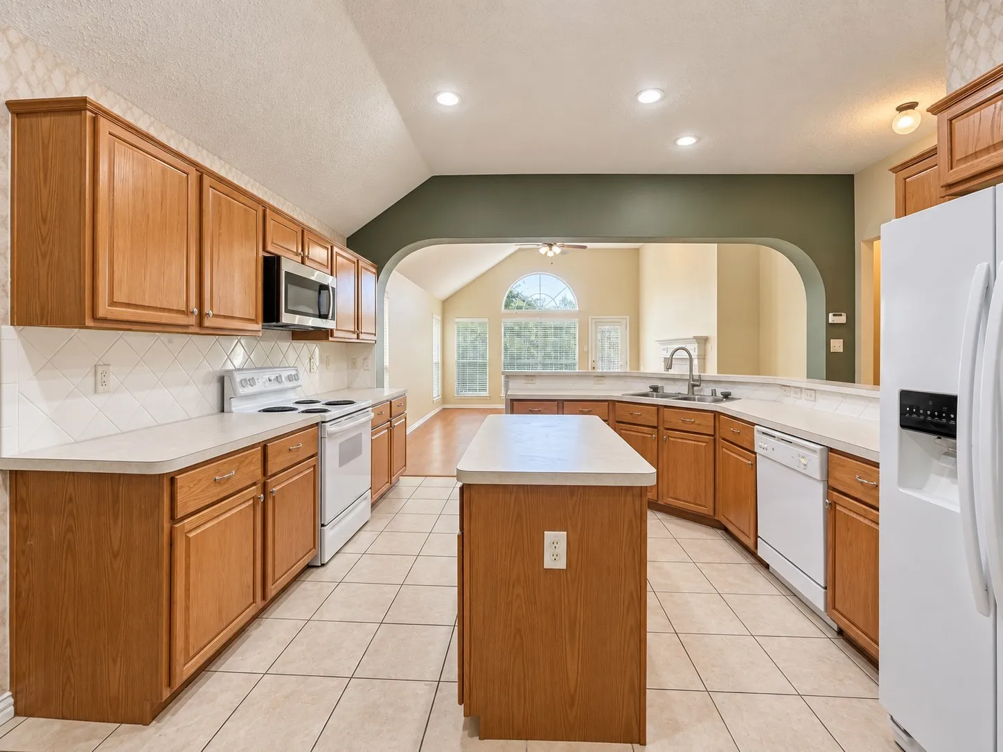Single Family Residence For Rent in Tarrant County , 4625 Marguerite Lane, Fort Worth, Texas 76123, 4 Bedroom, 2 Bathroom, 2 Garage spaces, 2,193 Sqft, built in 2003, mls#21405985, Real Estate Agent in Fort Worth, Homes For Rent in Tarrant county, Homes For Rent in Fort Worth, Realtor in Fort Worth Texas, Real Estate Brokerage Independent Realty Texas, Luminita Cordes Realtor
