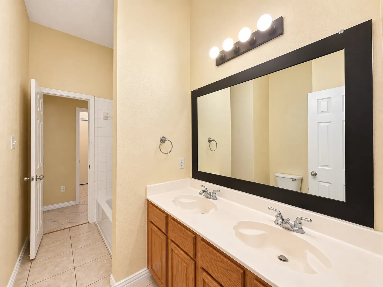 Single Family Residence For Rent in Tarrant County , 4625 Marguerite Lane, Fort Worth, Texas 76123, 4 Bedroom, 2 Bathroom, 2 Garage spaces, 2,193 Sqft, built in 2003, mls#21405985, Real Estate Agent in Fort Worth, Homes For Rent in Tarrant county, Homes For Rent in Fort Worth, Realtor in Fort Worth Texas, Real Estate Brokerage Independent Realty Texas, Luminita Cordes Realtor