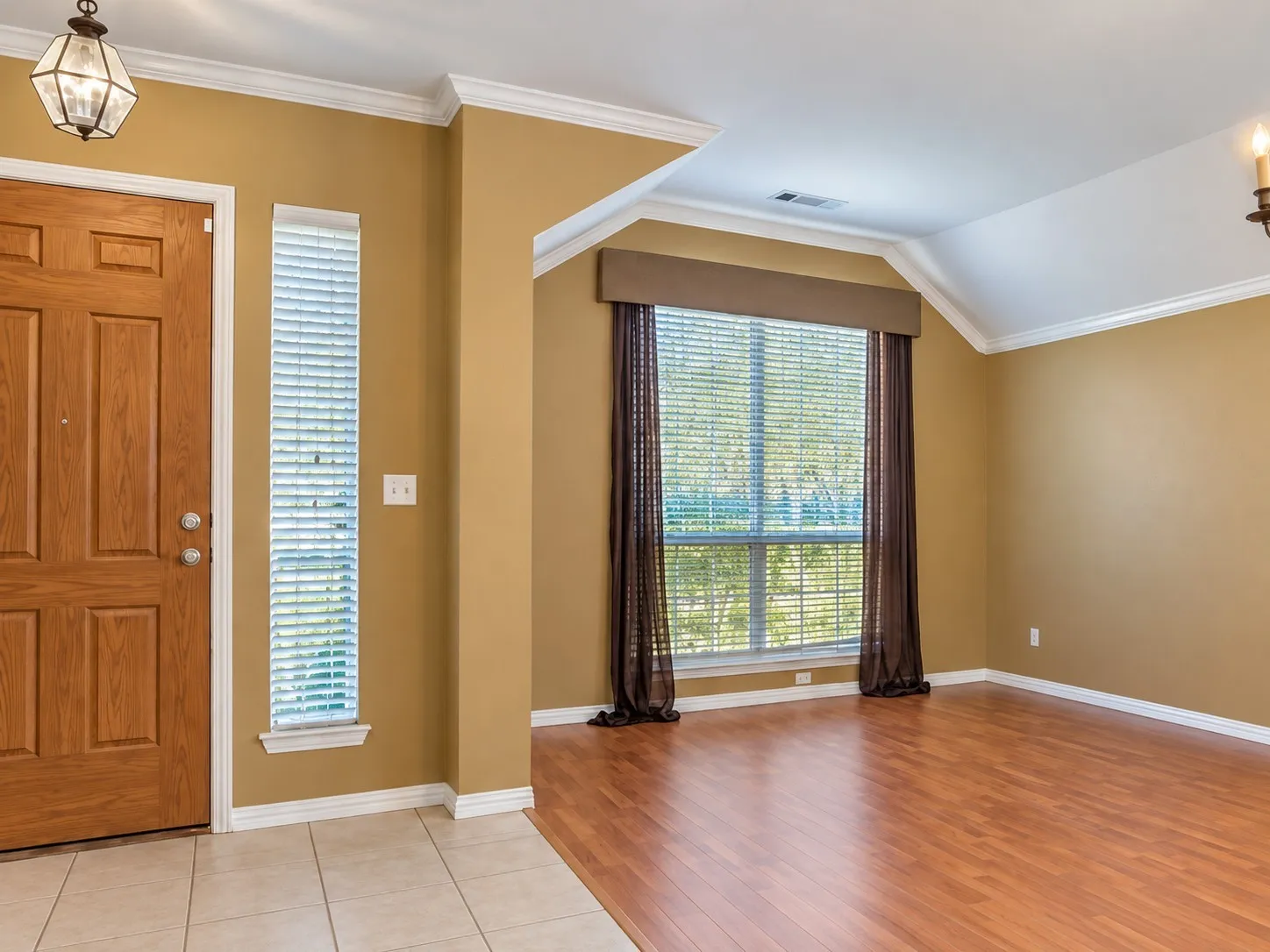 Single Family Residence For Rent in Tarrant County , 4625 Marguerite Lane, Fort Worth, Texas 76123, 4 Bedroom, 2 Bathroom, 2 Garage spaces, 2,193 Sqft, built in 2003, mls#21405985, Real Estate Agent in Fort Worth, Homes For Rent in Tarrant county, Homes For Rent in Fort Worth, Realtor in Fort Worth Texas, Real Estate Brokerage Independent Realty Texas, Luminita Cordes Realtor