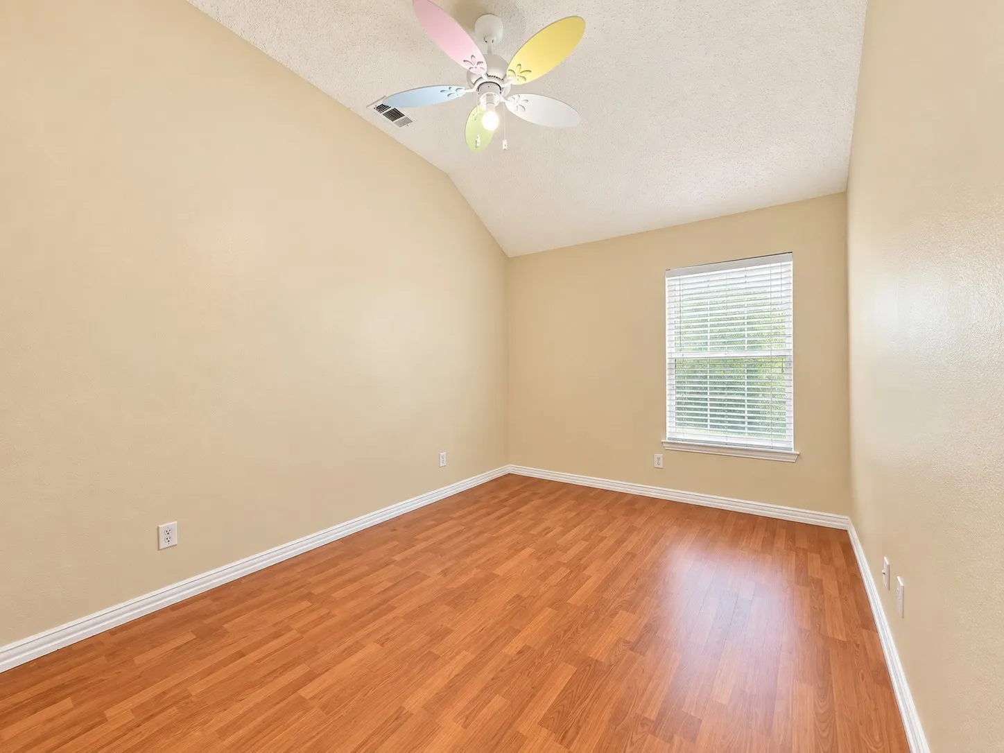Single Family Residence For Rent in Tarrant County , 4625 Marguerite Lane, Fort Worth, Texas 76123, 4 Bedroom, 2 Bathroom, 2 Garage spaces, 2,193 Sqft, built in 2003, mls#21405985, Real Estate Agent in Fort Worth, Homes For Rent in Tarrant county, Homes For Rent in Fort Worth, Realtor in Fort Worth Texas, Real Estate Brokerage Independent Realty Texas, Luminita Cordes Realtor