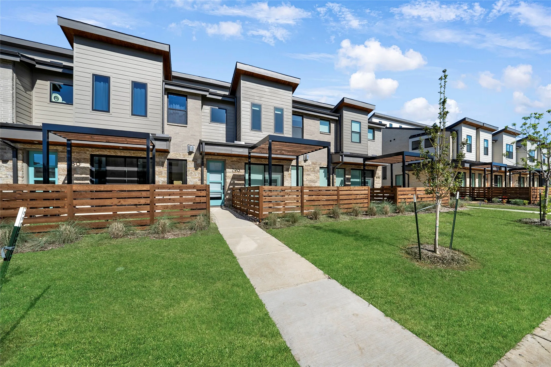 Townhouse For Rent in Denton County , 790 Dulaney Court, Prosper, Texas 75078, 2 Bedroom, 3 Bathroom, 2 Garage spaces, 1,415 Sqft, built in 2022, mls#21374848, Real Estate Agent in Prosper, Homes For Rent in Denton county, Homes For Rent in Prosper, Realtor in Prosper Texas, Real Estate Brokerage Independent Realty Texas, Luminita Cordes Realtor