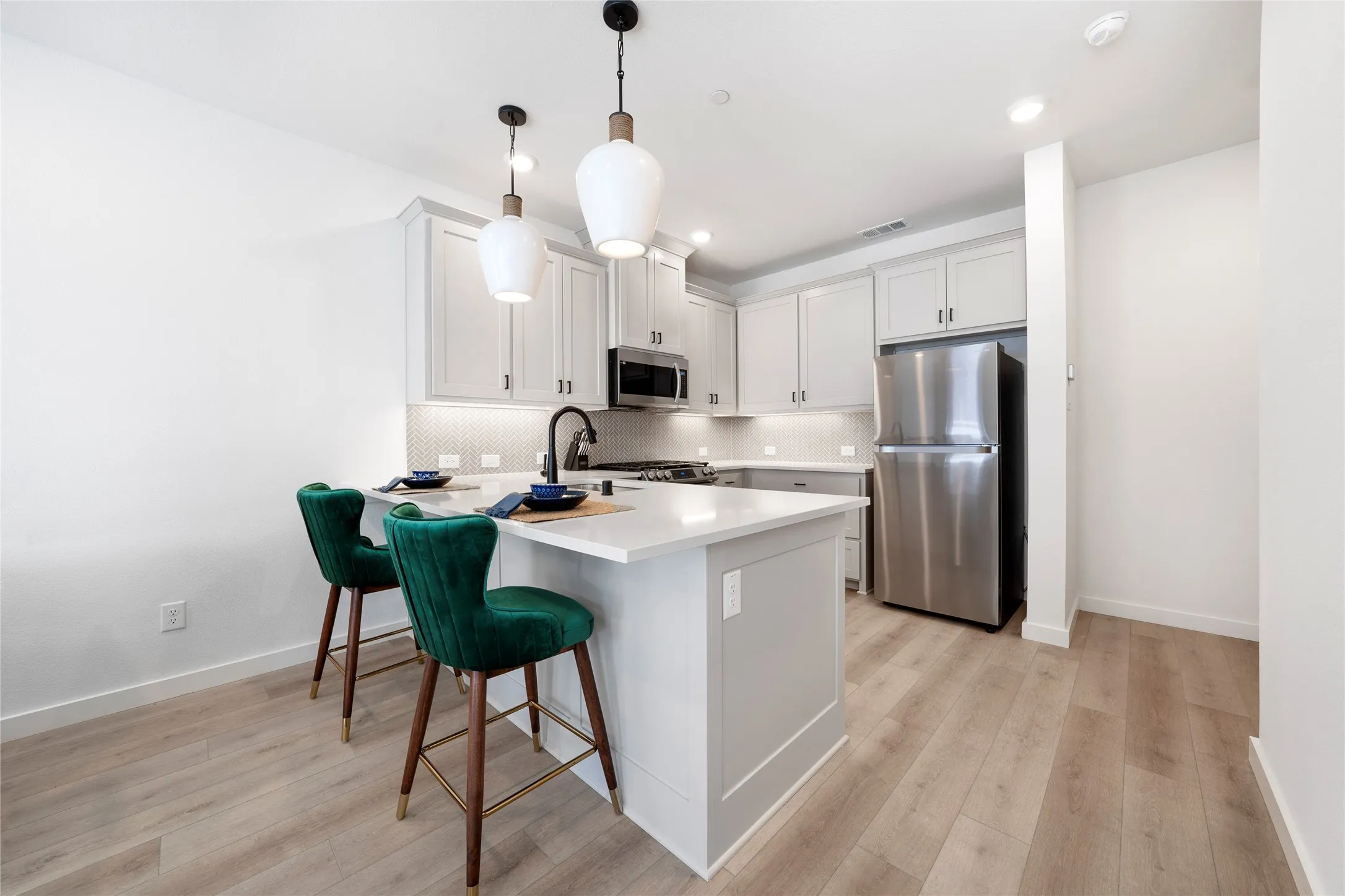 Townhouse For Rent in Denton County , 790 Dulaney Court, Prosper, Texas 75078, 2 Bedroom, 3 Bathroom, 2 Garage spaces, 1,415 Sqft, built in 2022, mls#21374848, Real Estate Agent in Prosper, Homes For Rent in Denton county, Homes For Rent in Prosper, Realtor in Prosper Texas, Real Estate Brokerage Independent Realty Texas, Luminita Cordes Realtor