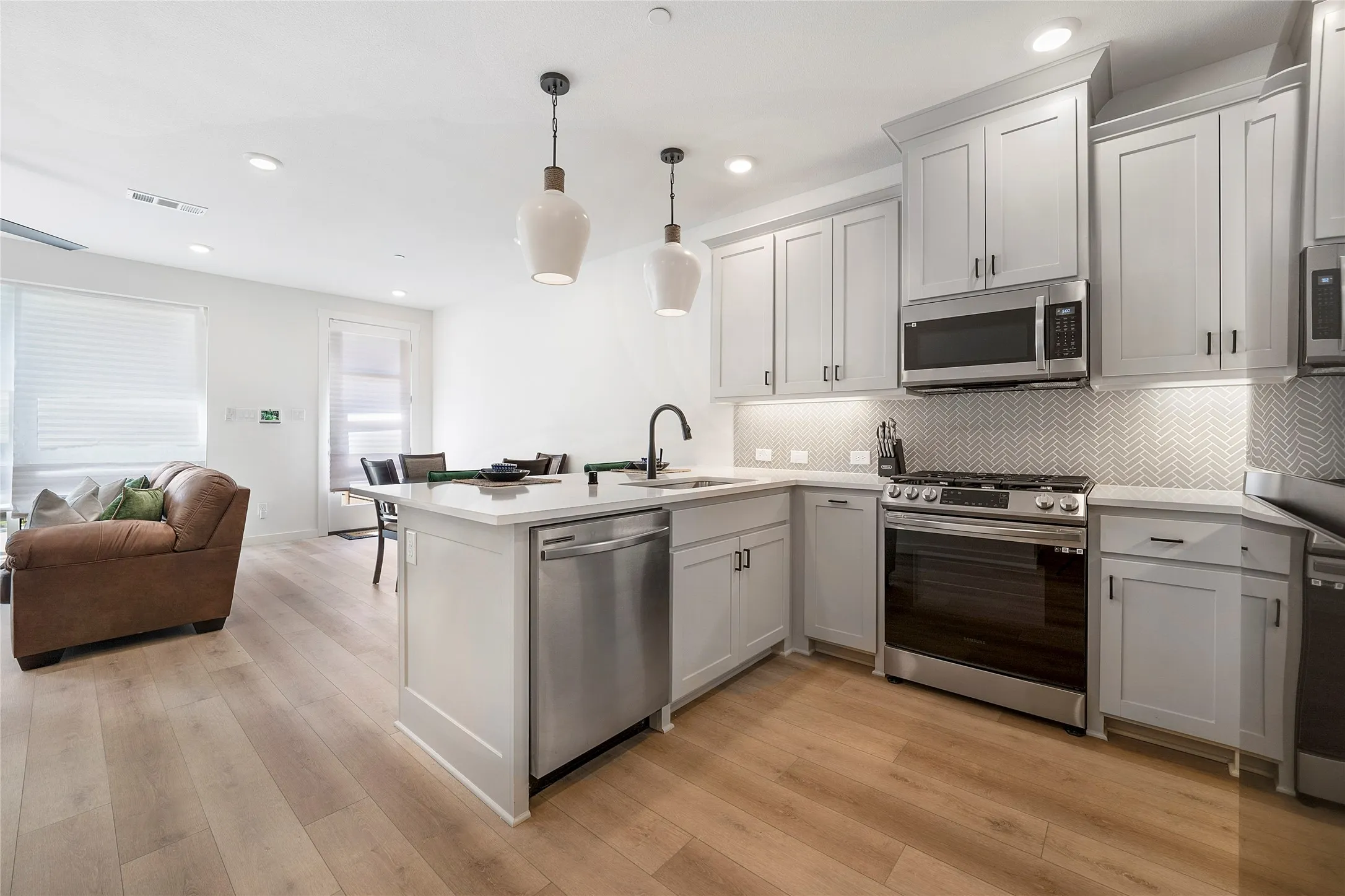Townhouse For Rent in Denton County , 790 Dulaney Court, Prosper, Texas 75078, 2 Bedroom, 3 Bathroom, 2 Garage spaces, 1,415 Sqft, built in 2022, mls#21374848, Real Estate Agent in Prosper, Homes For Rent in Denton county, Homes For Rent in Prosper, Realtor in Prosper Texas, Real Estate Brokerage Independent Realty Texas, Luminita Cordes Realtor