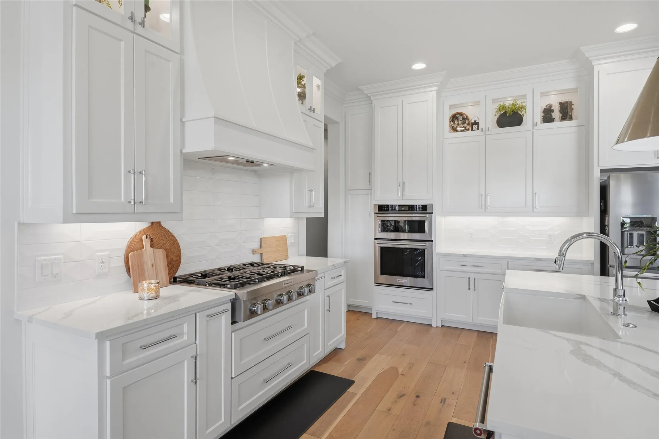 Single Family Residence For Sale in Hood County , 5613 Wedgefield Road, Granbury, Texas 76049, 4 Bedroom, 4 Bathroom, 3 Garage spaces, 3,794 Sqft, built in 2022, mls#21405503, Real Estate Agent in Granbury, Homes For Sale in Hood county, Homes For Sale in Granbury, Realtor in Granbury Texas, Real Estate Brokerage Independent Realty Texas, Luminita Cordes Realtor