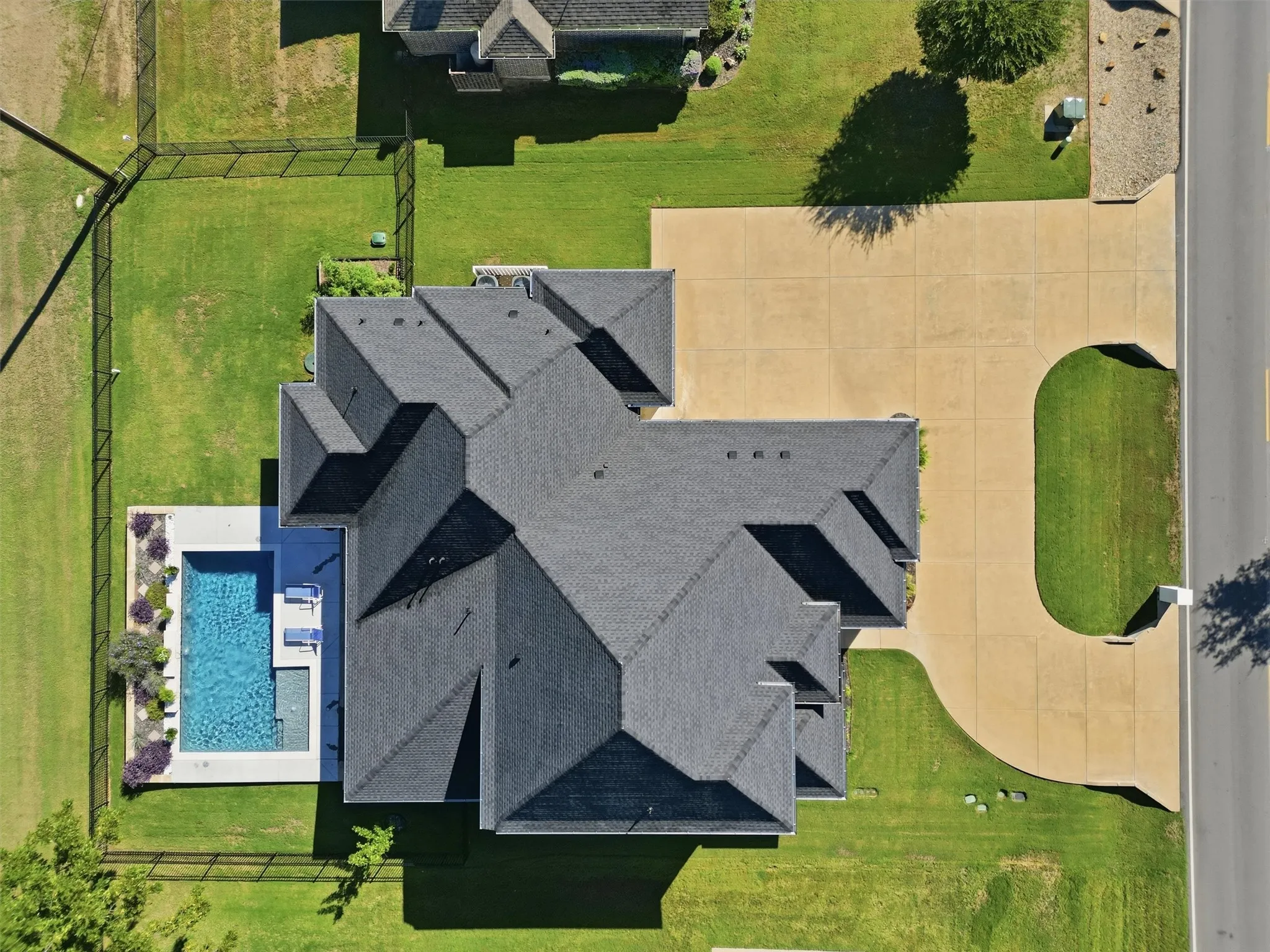 Single Family Residence For Sale in Hood County , 5613 Wedgefield Road, Granbury, Texas 76049, 4 Bedroom, 4 Bathroom, 3 Garage spaces, 3,794 Sqft, built in 2022, mls#21405503, Real Estate Agent in Granbury, Homes For Sale in Hood county, Homes For Sale in Granbury, Realtor in Granbury Texas, Real Estate Brokerage Independent Realty Texas, Luminita Cordes Realtor