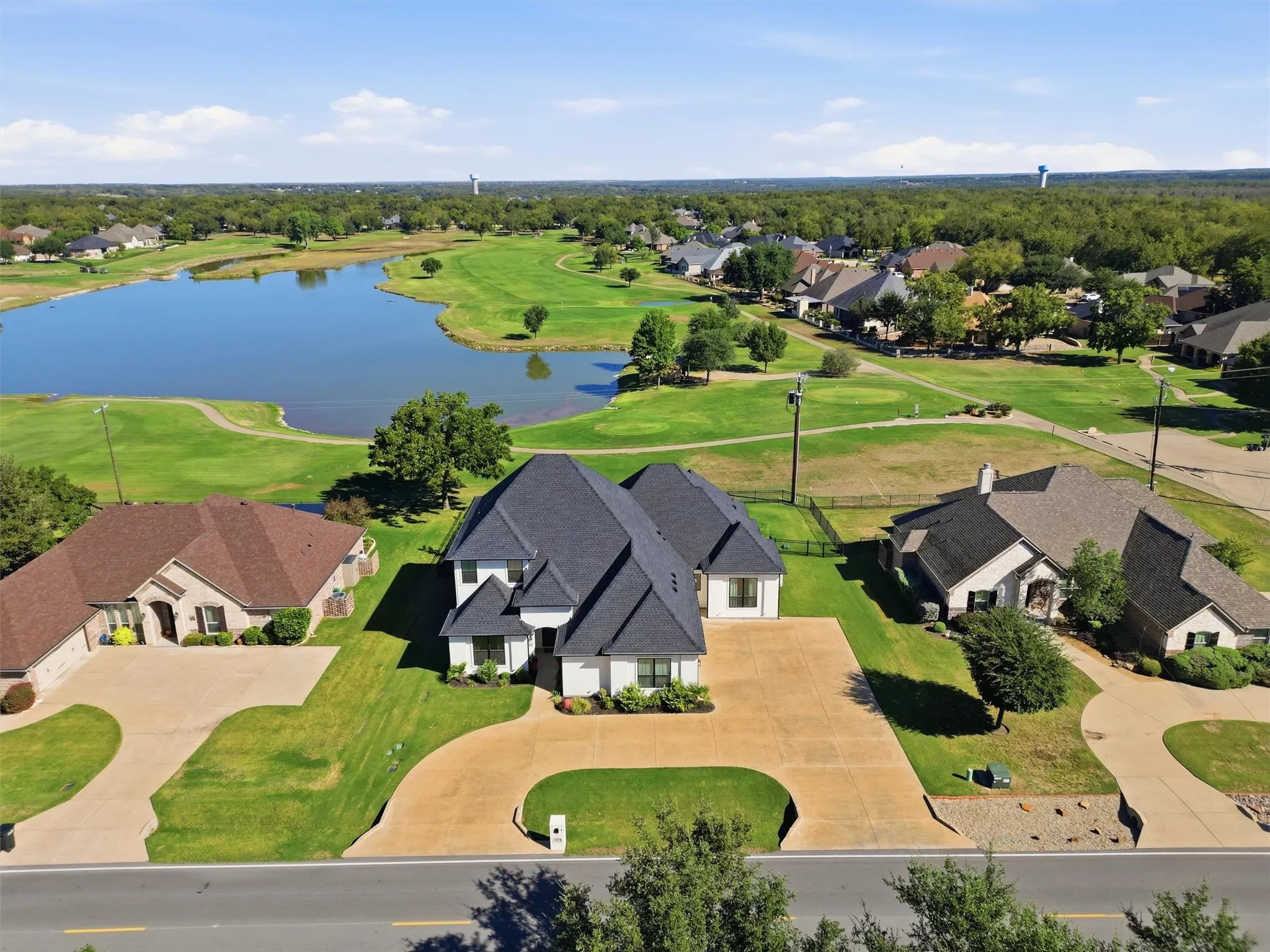 Single Family Residence For Sale in Hood County , 5613 Wedgefield Road, Granbury, Texas 76049, 4 Bedroom, 4 Bathroom, 3 Garage spaces, 3,794 Sqft, built in 2022, mls#21405503, Real Estate Agent in Granbury, Homes For Sale in Hood county, Homes For Sale in Granbury, Realtor in Granbury Texas, Real Estate Brokerage Independent Realty Texas, Luminita Cordes Realtor