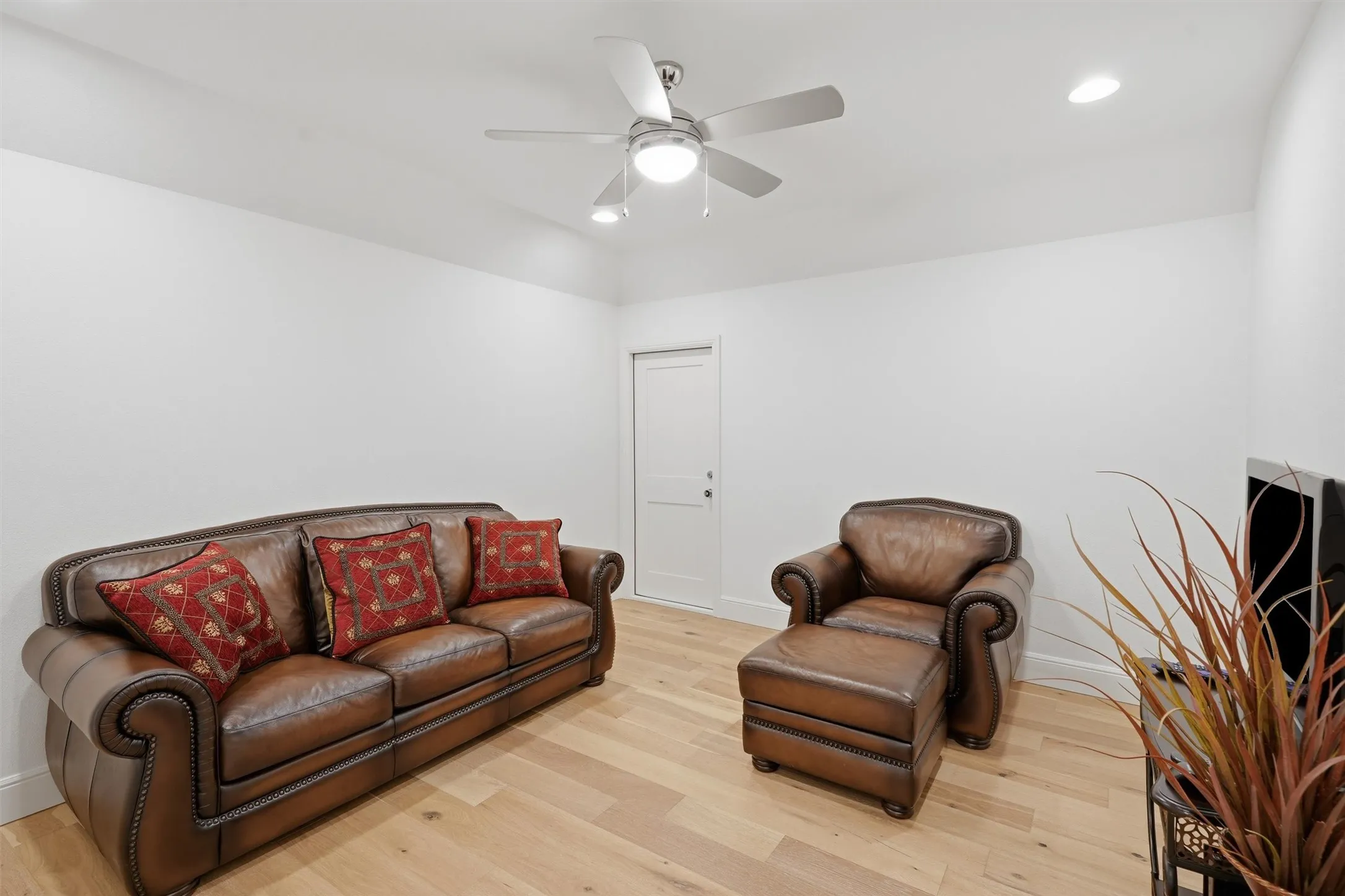 Single Family Residence For Sale in Hood County , 5613 Wedgefield Road, Granbury, Texas 76049, 4 Bedroom, 4 Bathroom, 3 Garage spaces, 3,794 Sqft, built in 2022, mls#21405503, Real Estate Agent in Granbury, Homes For Sale in Hood county, Homes For Sale in Granbury, Realtor in Granbury Texas, Real Estate Brokerage Independent Realty Texas, Luminita Cordes Realtor