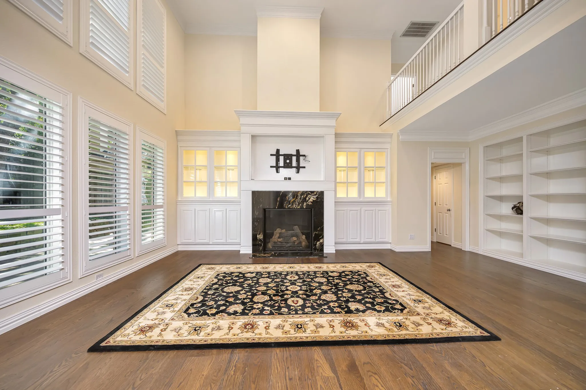 Single Family Residence For Sale in Tarrant County , 6214 Tiffany Oaks Lane, Arlington, Texas 76016, 4 Bedroom, 4 Bathroom, 2 Garage spaces, 3,610 Sqft, built in 1994, mls#21397785, Real Estate Agent in Arlington, Homes For Sale in Tarrant county, Homes For Sale in Arlington, Realtor in Arlington Texas, Real Estate Brokerage Independent Realty Texas, Luminita Cordes Realtor