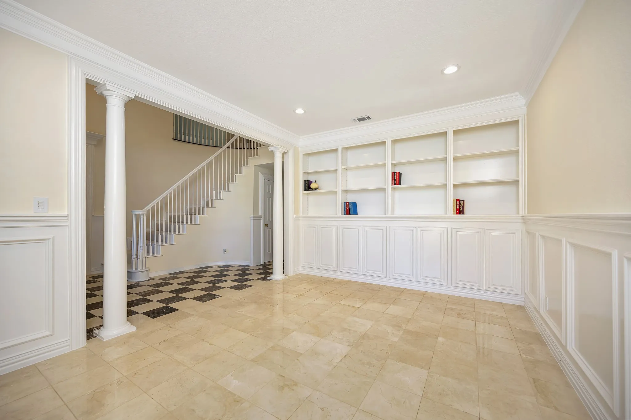 Single Family Residence For Sale in Tarrant County , 6214 Tiffany Oaks Lane, Arlington, Texas 76016, 4 Bedroom, 4 Bathroom, 2 Garage spaces, 3,610 Sqft, built in 1994, mls#21397785, Real Estate Agent in Arlington, Homes For Sale in Tarrant county, Homes For Sale in Arlington, Realtor in Arlington Texas, Real Estate Brokerage Independent Realty Texas, Luminita Cordes Realtor