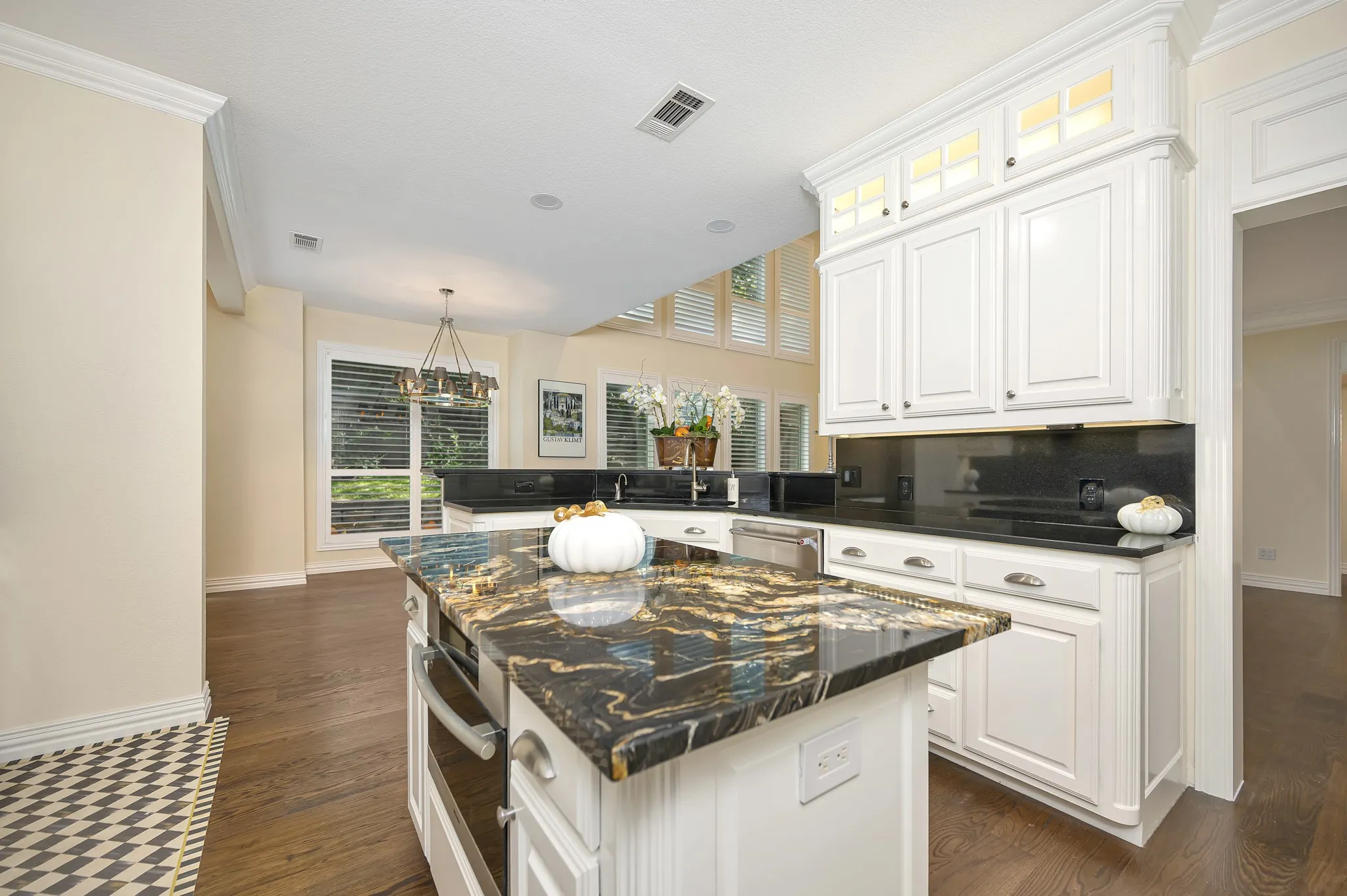 Single Family Residence For Sale in Tarrant County , 6214 Tiffany Oaks Lane, Arlington, Texas 76016, 4 Bedroom, 4 Bathroom, 2 Garage spaces, 3,610 Sqft, built in 1994, mls#21397785, Real Estate Agent in Arlington, Homes For Sale in Tarrant county, Homes For Sale in Arlington, Realtor in Arlington Texas, Real Estate Brokerage Independent Realty Texas, Luminita Cordes Realtor