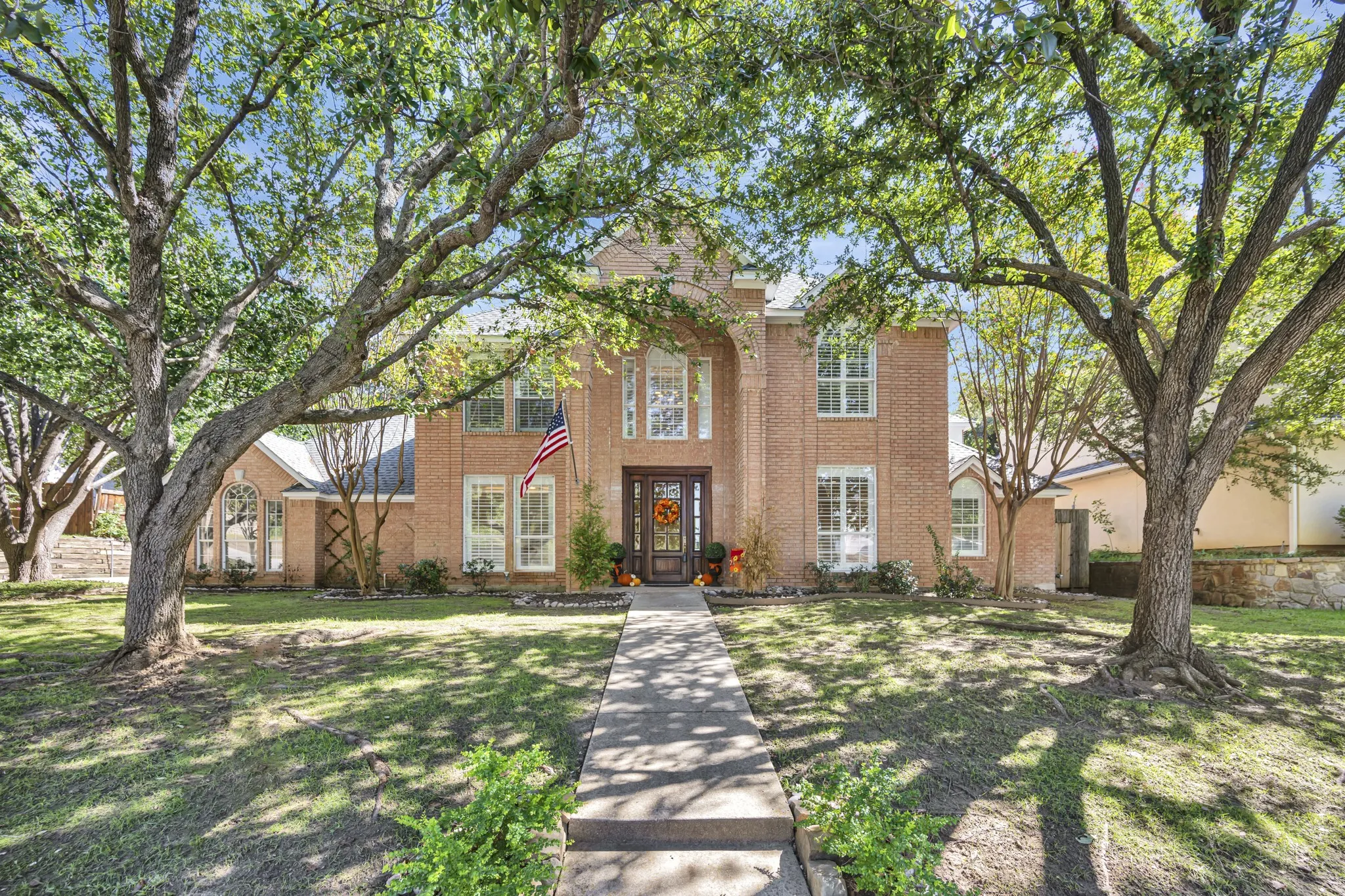 Single Family Residence For Sale in Tarrant County , 6214 Tiffany Oaks Lane, Arlington, Texas 76016, 4 Bedroom, 4 Bathroom, 2 Garage spaces, 3,610 Sqft, built in 1994, mls#21397785, Real Estate Agent in Arlington, Homes For Sale in Tarrant county, Homes For Sale in Arlington, Realtor in Arlington Texas, Real Estate Brokerage Independent Realty Texas, Luminita Cordes Realtor