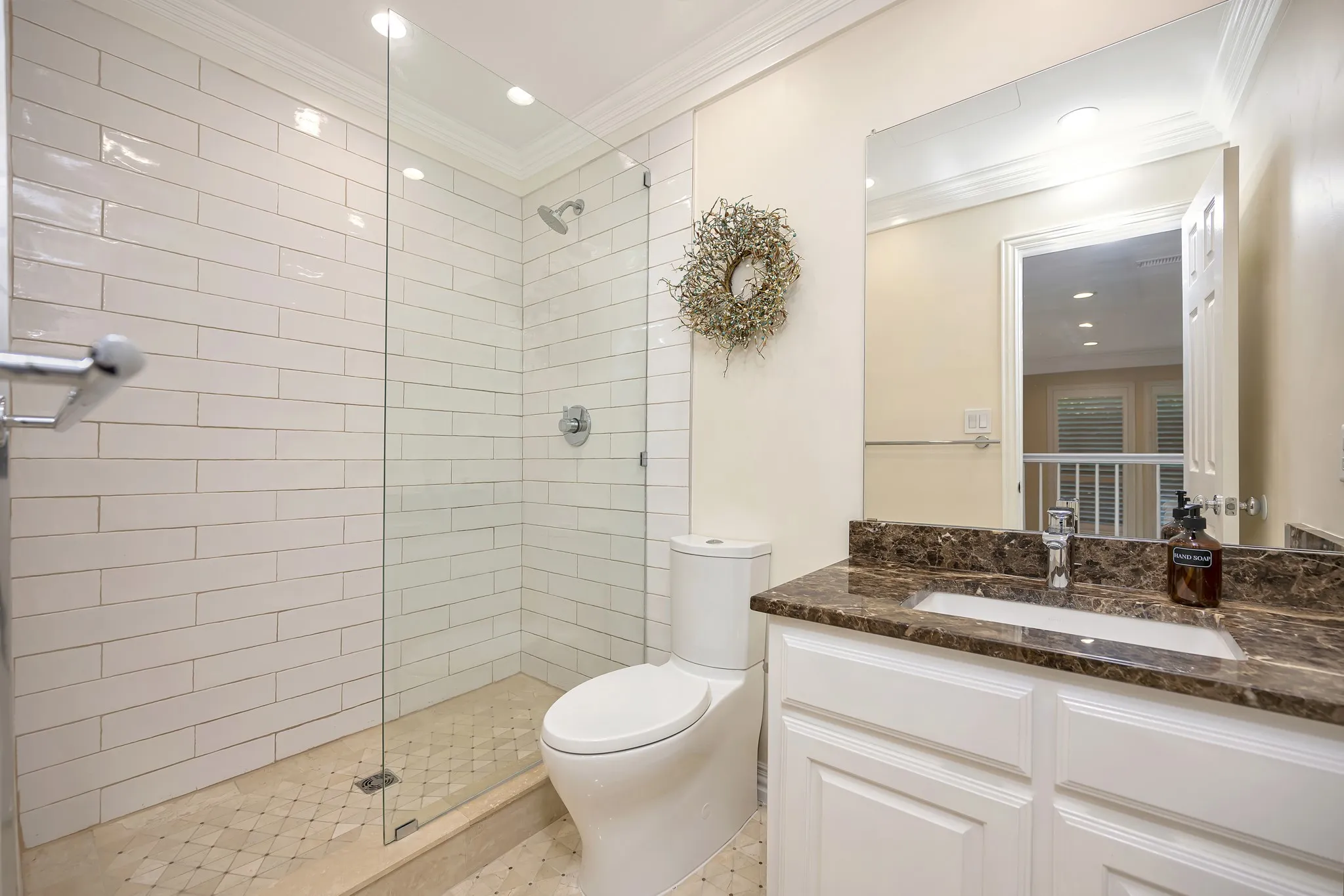 Single Family Residence For Sale in Tarrant County , 6214 Tiffany Oaks Lane, Arlington, Texas 76016, 4 Bedroom, 4 Bathroom, 2 Garage spaces, 3,610 Sqft, built in 1994, mls#21397785, Real Estate Agent in Arlington, Homes For Sale in Tarrant county, Homes For Sale in Arlington, Realtor in Arlington Texas, Real Estate Brokerage Independent Realty Texas, Luminita Cordes Realtor