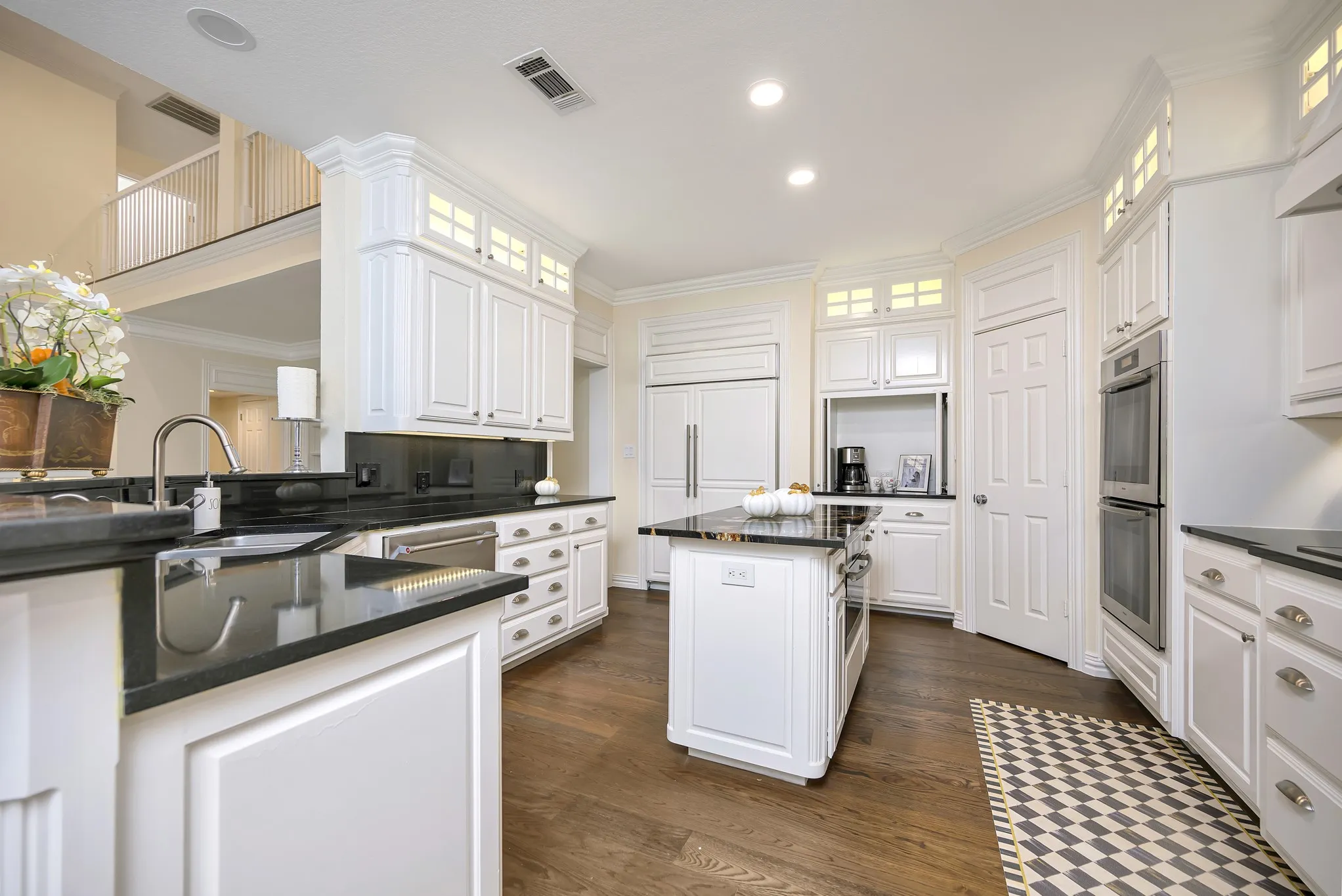 Single Family Residence For Sale in Tarrant County , 6214 Tiffany Oaks Lane, Arlington, Texas 76016, 4 Bedroom, 4 Bathroom, 2 Garage spaces, 3,610 Sqft, built in 1994, mls#21397785, Real Estate Agent in Arlington, Homes For Sale in Tarrant county, Homes For Sale in Arlington, Realtor in Arlington Texas, Real Estate Brokerage Independent Realty Texas, Luminita Cordes Realtor