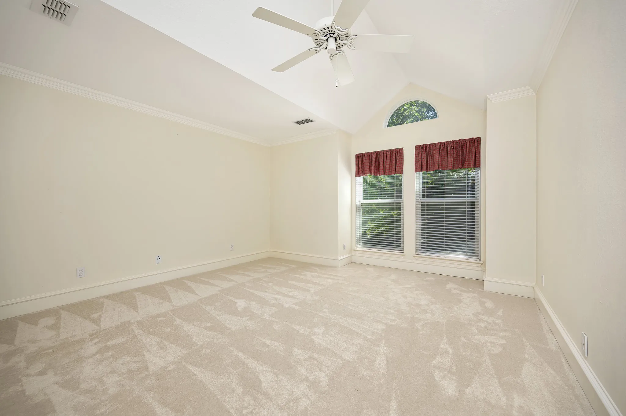Single Family Residence For Sale in Tarrant County , 6214 Tiffany Oaks Lane, Arlington, Texas 76016, 4 Bedroom, 4 Bathroom, 2 Garage spaces, 3,610 Sqft, built in 1994, mls#21397785, Real Estate Agent in Arlington, Homes For Sale in Tarrant county, Homes For Sale in Arlington, Realtor in Arlington Texas, Real Estate Brokerage Independent Realty Texas, Luminita Cordes Realtor