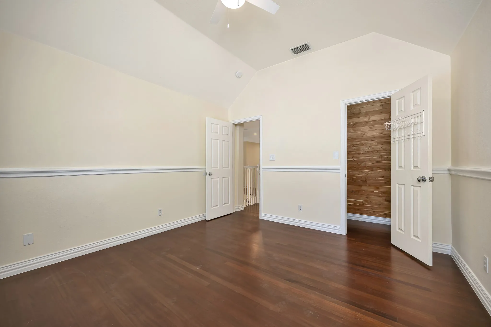 Single Family Residence For Sale in Tarrant County , 6214 Tiffany Oaks Lane, Arlington, Texas 76016, 4 Bedroom, 4 Bathroom, 2 Garage spaces, 3,610 Sqft, built in 1994, mls#21397785, Real Estate Agent in Arlington, Homes For Sale in Tarrant county, Homes For Sale in Arlington, Realtor in Arlington Texas, Real Estate Brokerage Independent Realty Texas, Luminita Cordes Realtor