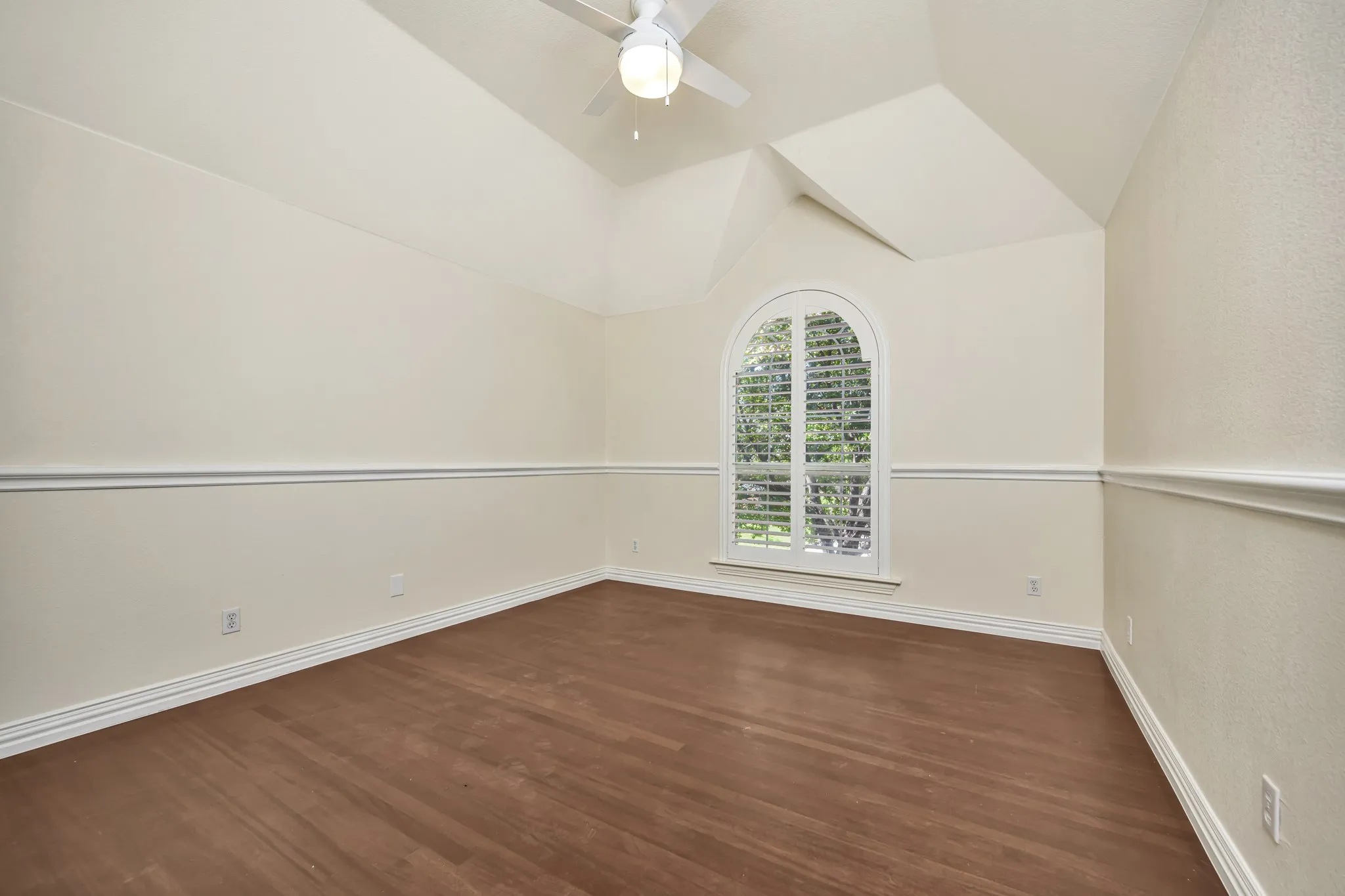 Single Family Residence For Sale in Tarrant County , 6214 Tiffany Oaks Lane, Arlington, Texas 76016, 4 Bedroom, 4 Bathroom, 2 Garage spaces, 3,610 Sqft, built in 1994, mls#21397785, Real Estate Agent in Arlington, Homes For Sale in Tarrant county, Homes For Sale in Arlington, Realtor in Arlington Texas, Real Estate Brokerage Independent Realty Texas, Luminita Cordes Realtor