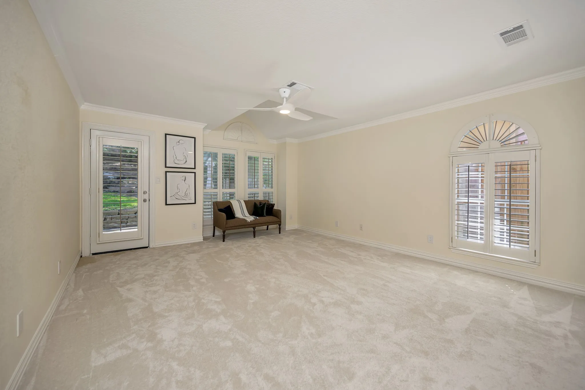 Single Family Residence For Sale in Tarrant County , 6214 Tiffany Oaks Lane, Arlington, Texas 76016, 4 Bedroom, 4 Bathroom, 2 Garage spaces, 3,610 Sqft, built in 1994, mls#21397785, Real Estate Agent in Arlington, Homes For Sale in Tarrant county, Homes For Sale in Arlington, Realtor in Arlington Texas, Real Estate Brokerage Independent Realty Texas, Luminita Cordes Realtor