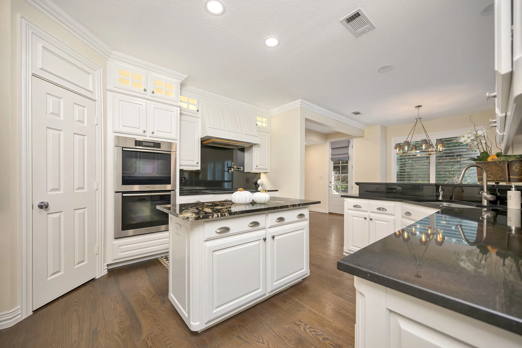Single Family Residence For Sale in Tarrant County , 6214 Tiffany Oaks Lane, Arlington, Texas 76016, 4 Bedroom, 4 Bathroom, 2 Garage spaces, 3,610 Sqft, built in 1994, mls#21397785, Real Estate Agent in Arlington, Homes For Sale in Tarrant county, Homes For Sale in Arlington, Realtor in Arlington Texas, Real Estate Brokerage Independent Realty Texas, Luminita Cordes Realtor