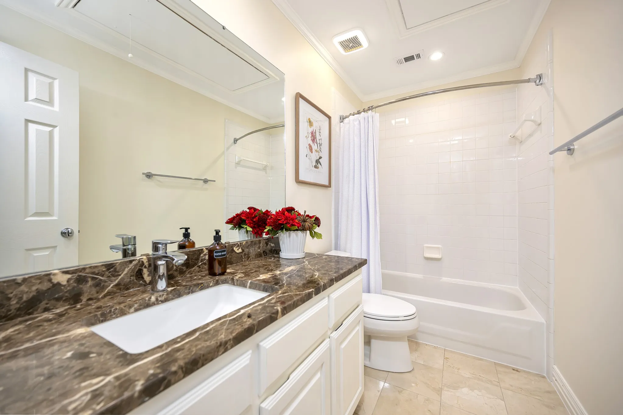 Single Family Residence For Sale in Tarrant County , 6214 Tiffany Oaks Lane, Arlington, Texas 76016, 4 Bedroom, 4 Bathroom, 2 Garage spaces, 3,610 Sqft, built in 1994, mls#21397785, Real Estate Agent in Arlington, Homes For Sale in Tarrant county, Homes For Sale in Arlington, Realtor in Arlington Texas, Real Estate Brokerage Independent Realty Texas, Luminita Cordes Realtor