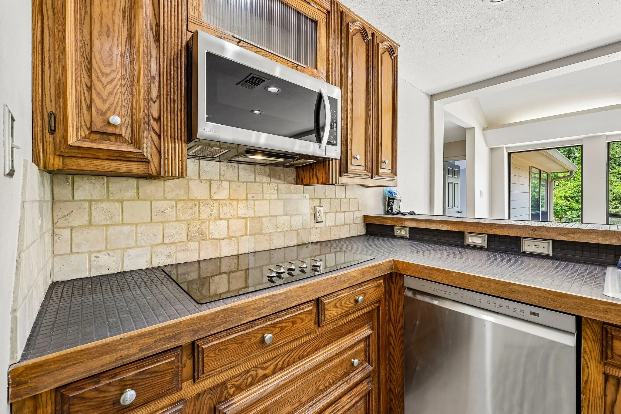 Single Family Residence For Sale in Collin County , 1717 Edgewater Drive, Plano, Texas 75075, 4 Bedroom, 3 Bathroom, 2 Garage spaces, 2,915 Sqft, built in 1980, mls#21393043, Real Estate Agent in Plano, Homes For Sale in Collin county, Homes For Sale in Plano, Realtor in Plano Texas, Real Estate Brokerage Independent Realty Texas, Luminita Cordes Realtor