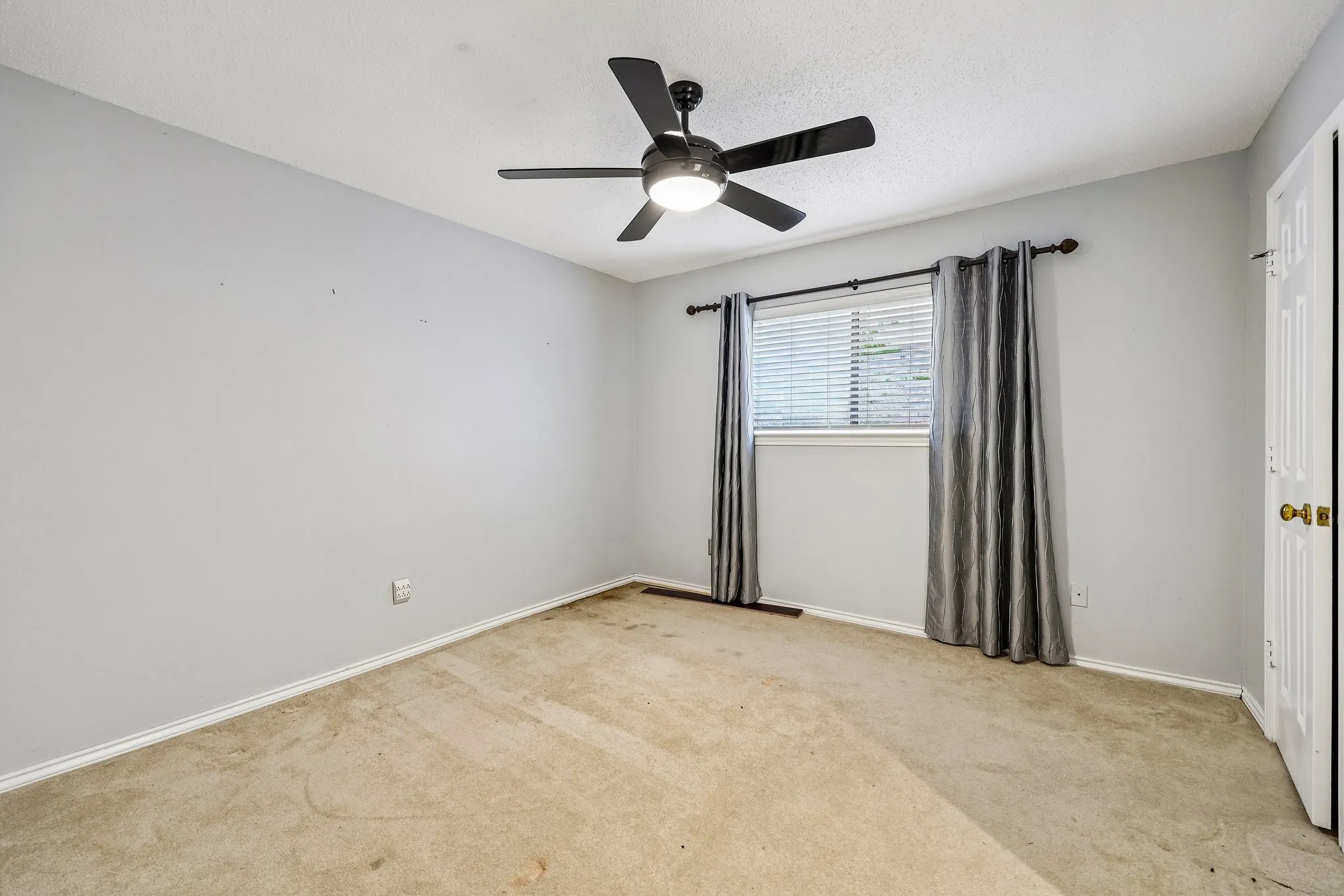 Single Family Residence For Sale in Collin County , 1717 Edgewater Drive, Plano, Texas 75075, 4 Bedroom, 3 Bathroom, 2 Garage spaces, 2,915 Sqft, built in 1980, mls#21393043, Real Estate Agent in Plano, Homes For Sale in Collin county, Homes For Sale in Plano, Realtor in Plano Texas, Real Estate Brokerage Independent Realty Texas, Luminita Cordes Realtor