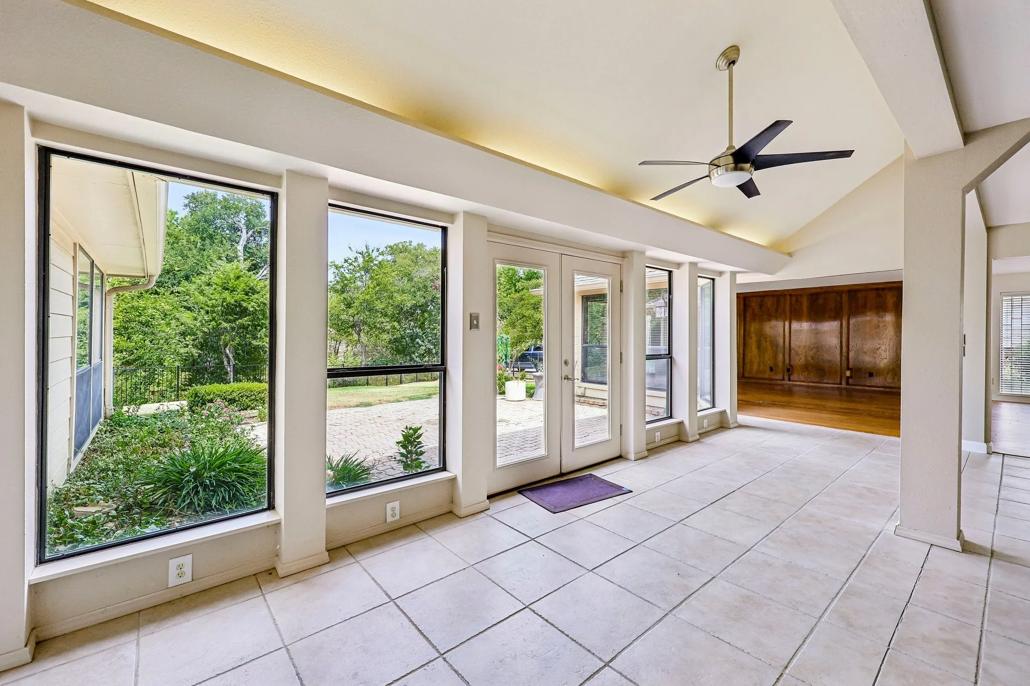 Single Family Residence For Sale in Collin County , 1717 Edgewater Drive, Plano, Texas 75075, 4 Bedroom, 3 Bathroom, 2 Garage spaces, 2,915 Sqft, built in 1980, mls#21393043, Real Estate Agent in Plano, Homes For Sale in Collin county, Homes For Sale in Plano, Realtor in Plano Texas, Real Estate Brokerage Independent Realty Texas, Luminita Cordes Realtor