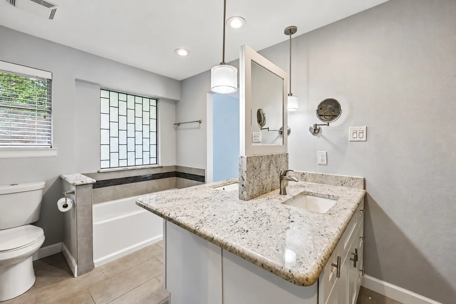 Single Family Residence For Sale in Collin County , 1717 Edgewater Drive, Plano, Texas 75075, 4 Bedroom, 3 Bathroom, 2 Garage spaces, 2,915 Sqft, built in 1980, mls#21393043, Real Estate Agent in Plano, Homes For Sale in Collin county, Homes For Sale in Plano, Realtor in Plano Texas, Real Estate Brokerage Independent Realty Texas, Luminita Cordes Realtor