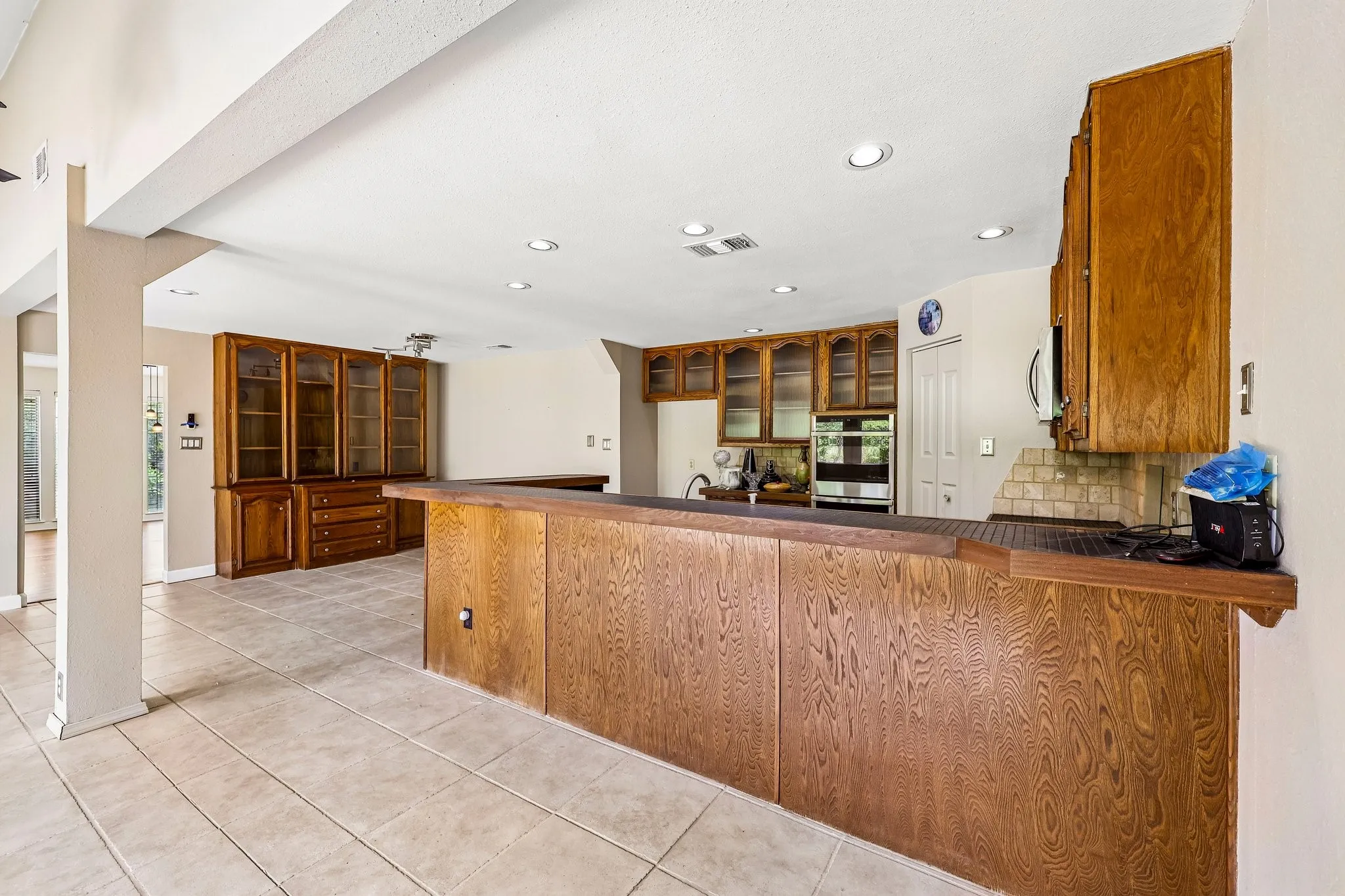 Single Family Residence For Sale in Collin County , 1717 Edgewater Drive, Plano, Texas 75075, 4 Bedroom, 3 Bathroom, 2 Garage spaces, 2,915 Sqft, built in 1980, mls#21393043, Real Estate Agent in Plano, Homes For Sale in Collin county, Homes For Sale in Plano, Realtor in Plano Texas, Real Estate Brokerage Independent Realty Texas, Luminita Cordes Realtor
