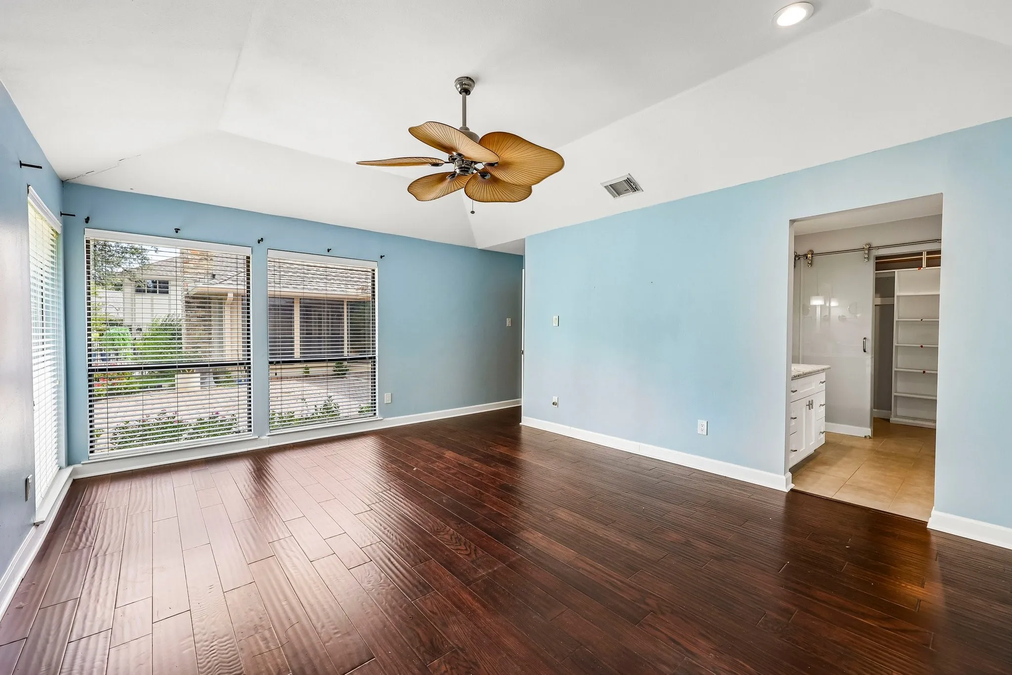 Single Family Residence For Sale in Collin County , 1717 Edgewater Drive, Plano, Texas 75075, 4 Bedroom, 3 Bathroom, 2 Garage spaces, 2,915 Sqft, built in 1980, mls#21393043, Real Estate Agent in Plano, Homes For Sale in Collin county, Homes For Sale in Plano, Realtor in Plano Texas, Real Estate Brokerage Independent Realty Texas, Luminita Cordes Realtor