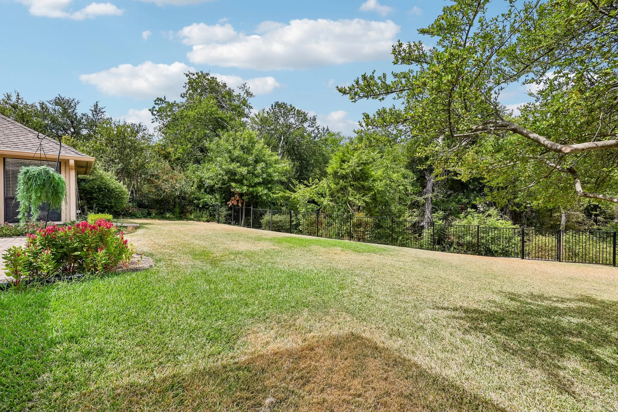 Single Family Residence For Sale in Collin County , 1717 Edgewater Drive, Plano, Texas 75075, 4 Bedroom, 3 Bathroom, 2 Garage spaces, 2,915 Sqft, built in 1980, mls#21393043, Real Estate Agent in Plano, Homes For Sale in Collin county, Homes For Sale in Plano, Realtor in Plano Texas, Real Estate Brokerage Independent Realty Texas, Luminita Cordes Realtor