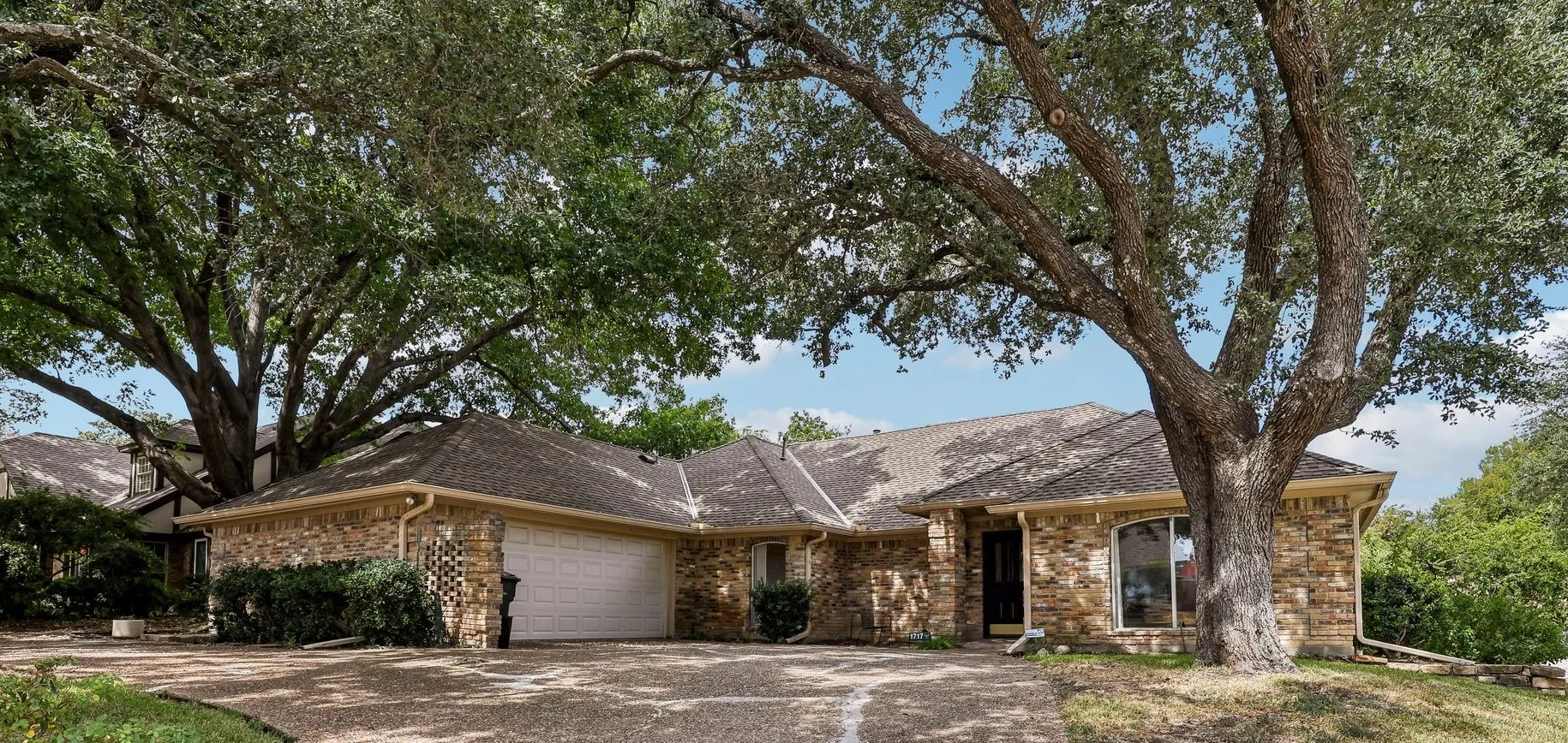 Single Family Residence For Sale in Collin County , 1717 Edgewater Drive, Plano, Texas 75075, 4 Bedroom, 3 Bathroom, 2 Garage spaces, 2,915 Sqft, built in 1980, mls#21393043, Real Estate Agent in Plano, Homes For Sale in Collin county, Homes For Sale in Plano, Realtor in Plano Texas, Real Estate Brokerage Independent Realty Texas, Luminita Cordes Realtor