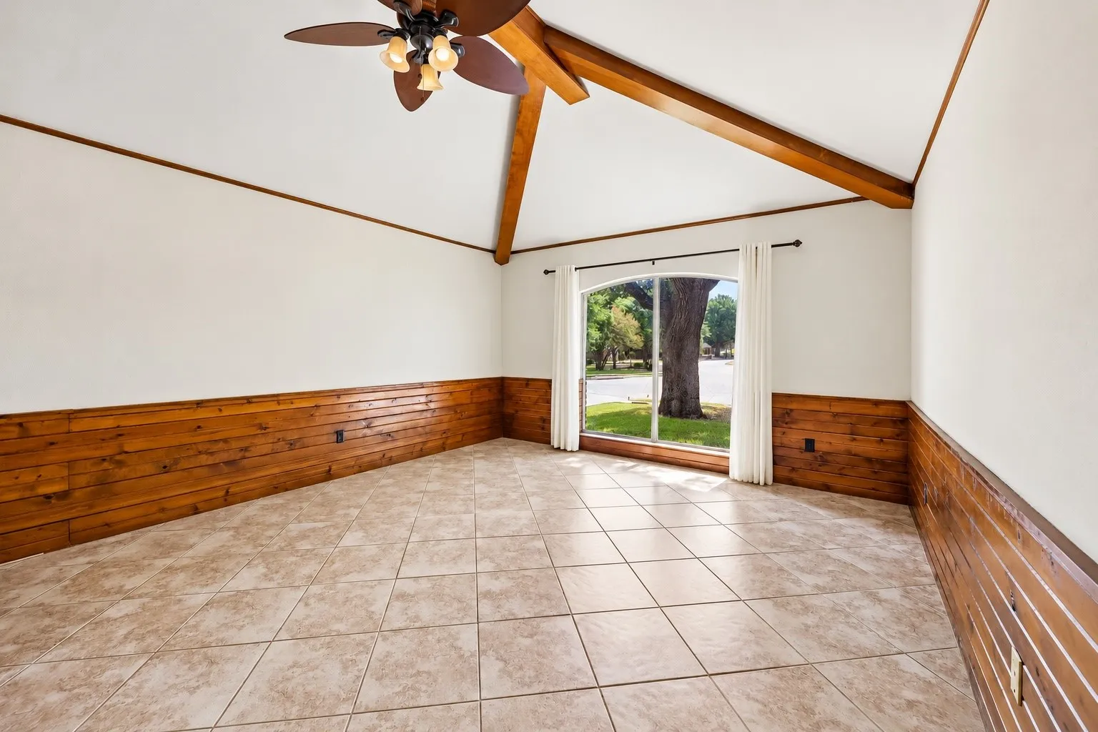 Single Family Residence For Sale in Collin County , 1717 Edgewater Drive, Plano, Texas 75075, 4 Bedroom, 3 Bathroom, 2 Garage spaces, 2,915 Sqft, built in 1980, mls#21393043, Real Estate Agent in Plano, Homes For Sale in Collin county, Homes For Sale in Plano, Realtor in Plano Texas, Real Estate Brokerage Independent Realty Texas, Luminita Cordes Realtor