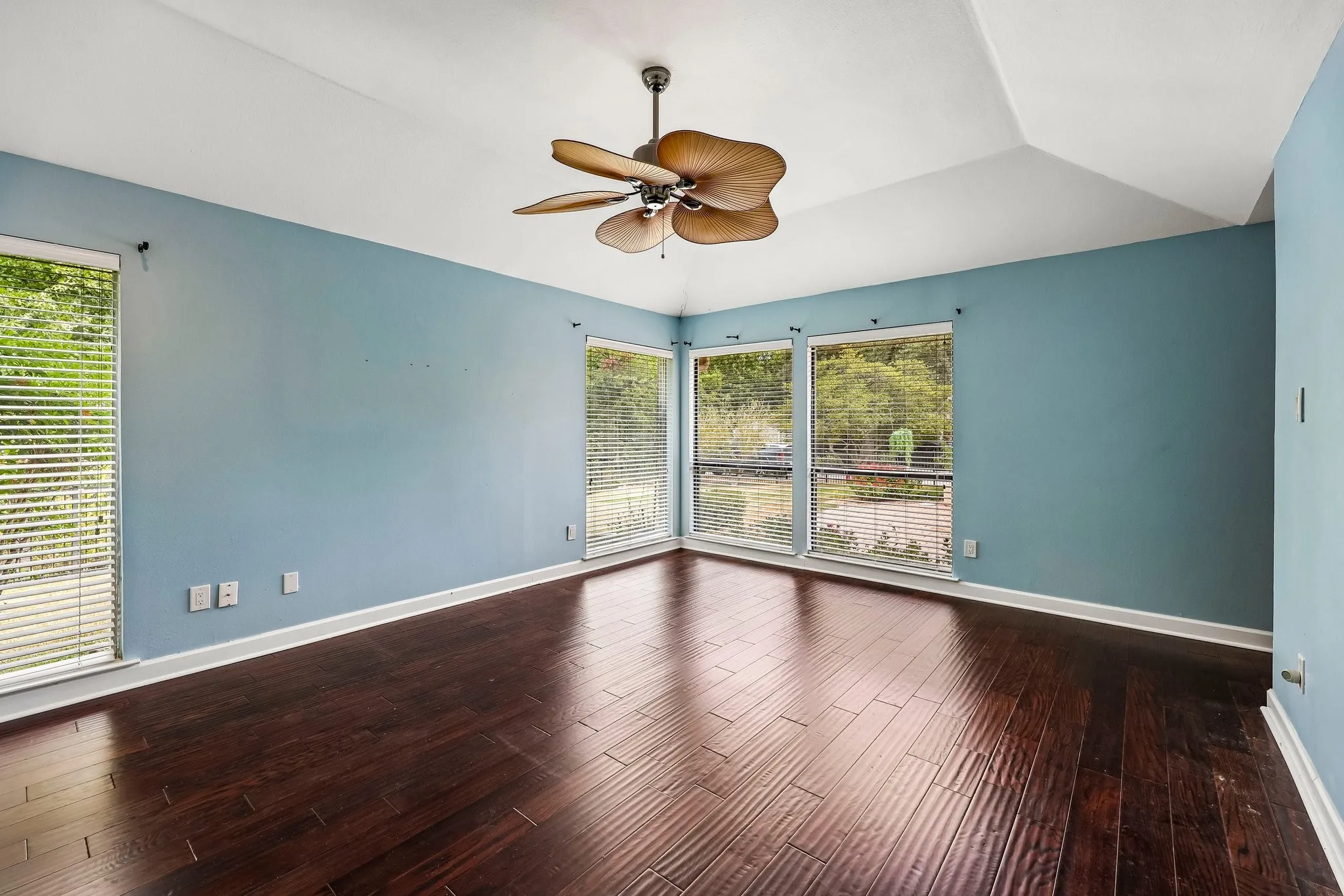 Single Family Residence For Sale in Collin County , 1717 Edgewater Drive, Plano, Texas 75075, 4 Bedroom, 3 Bathroom, 2 Garage spaces, 2,915 Sqft, built in 1980, mls#21393043, Real Estate Agent in Plano, Homes For Sale in Collin county, Homes For Sale in Plano, Realtor in Plano Texas, Real Estate Brokerage Independent Realty Texas, Luminita Cordes Realtor