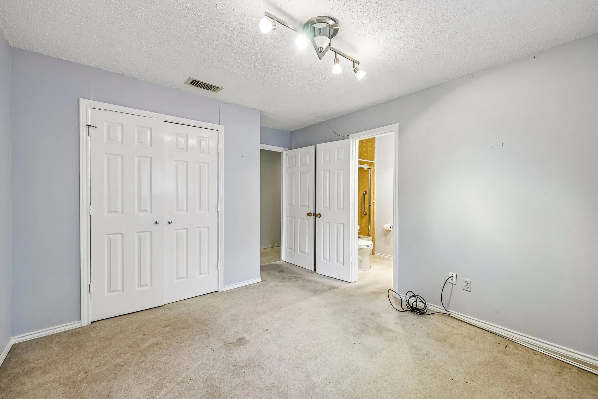 Single Family Residence For Sale in Collin County , 1717 Edgewater Drive, Plano, Texas 75075, 4 Bedroom, 3 Bathroom, 2 Garage spaces, 2,915 Sqft, built in 1980, mls#21393043, Real Estate Agent in Plano, Homes For Sale in Collin county, Homes For Sale in Plano, Realtor in Plano Texas, Real Estate Brokerage Independent Realty Texas, Luminita Cordes Realtor