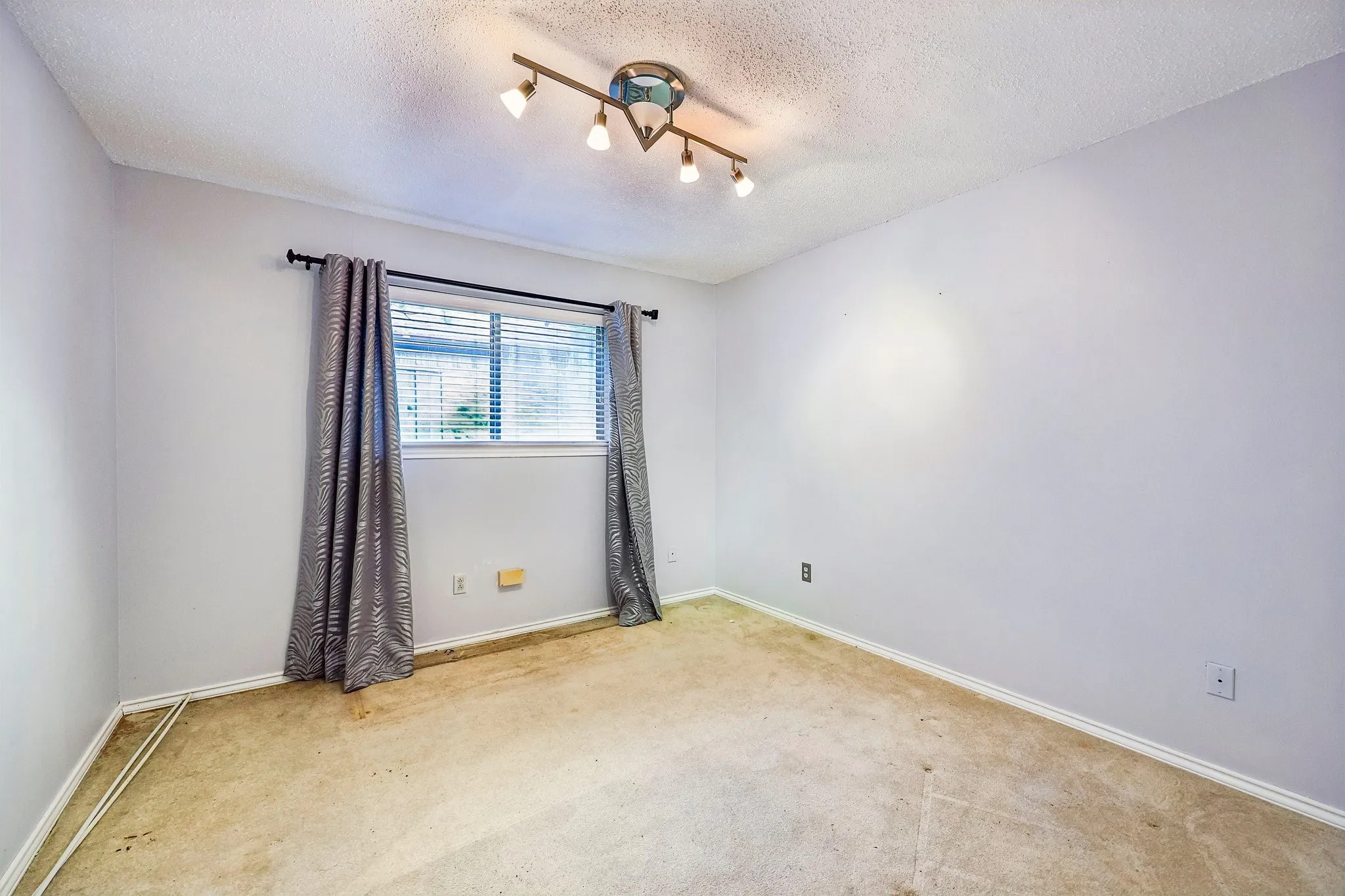 Single Family Residence For Sale in Collin County , 1717 Edgewater Drive, Plano, Texas 75075, 4 Bedroom, 3 Bathroom, 2 Garage spaces, 2,915 Sqft, built in 1980, mls#21393043, Real Estate Agent in Plano, Homes For Sale in Collin county, Homes For Sale in Plano, Realtor in Plano Texas, Real Estate Brokerage Independent Realty Texas, Luminita Cordes Realtor