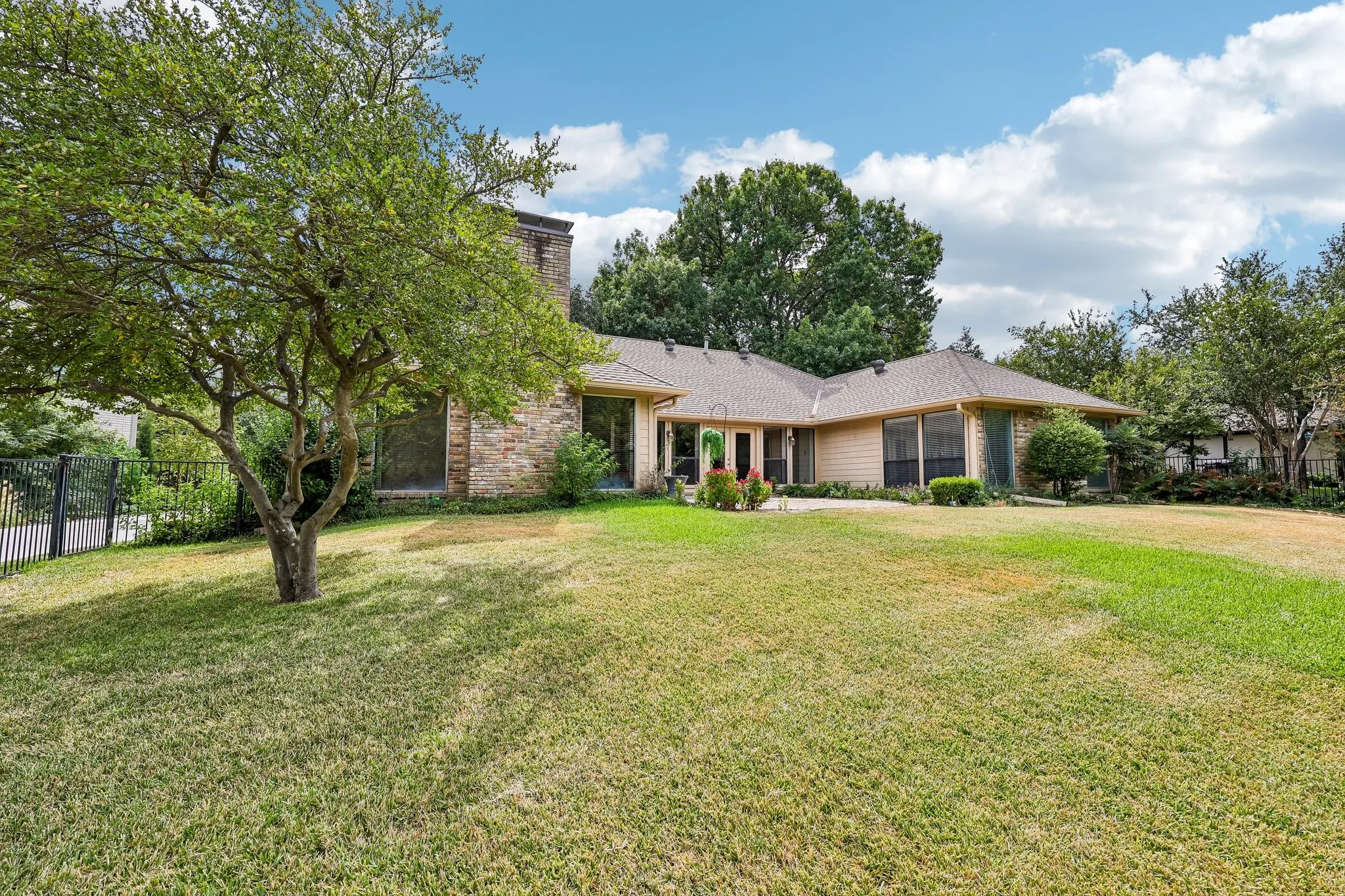 Single Family Residence For Sale in Collin County , 1717 Edgewater Drive, Plano, Texas 75075, 4 Bedroom, 3 Bathroom, 2 Garage spaces, 2,915 Sqft, built in 1980, mls#21393043, Real Estate Agent in Plano, Homes For Sale in Collin county, Homes For Sale in Plano, Realtor in Plano Texas, Real Estate Brokerage Independent Realty Texas, Luminita Cordes Realtor