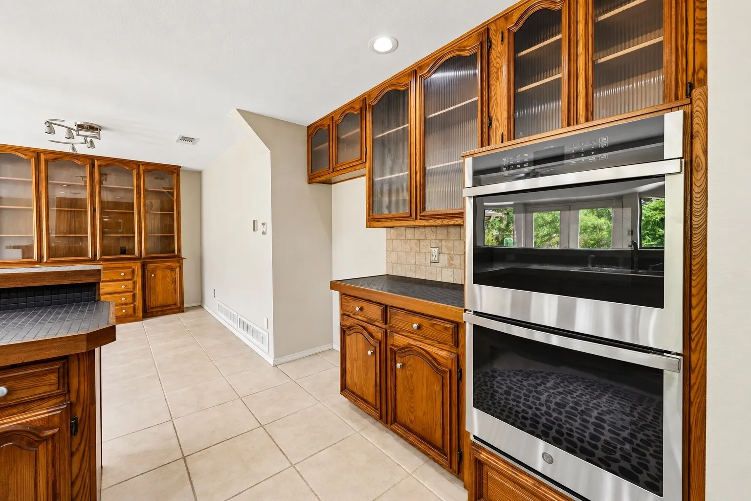 Single Family Residence For Sale in Collin County , 1717 Edgewater Drive, Plano, Texas 75075, 4 Bedroom, 3 Bathroom, 2 Garage spaces, 2,915 Sqft, built in 1980, mls#21393043, Real Estate Agent in Plano, Homes For Sale in Collin county, Homes For Sale in Plano, Realtor in Plano Texas, Real Estate Brokerage Independent Realty Texas, Luminita Cordes Realtor