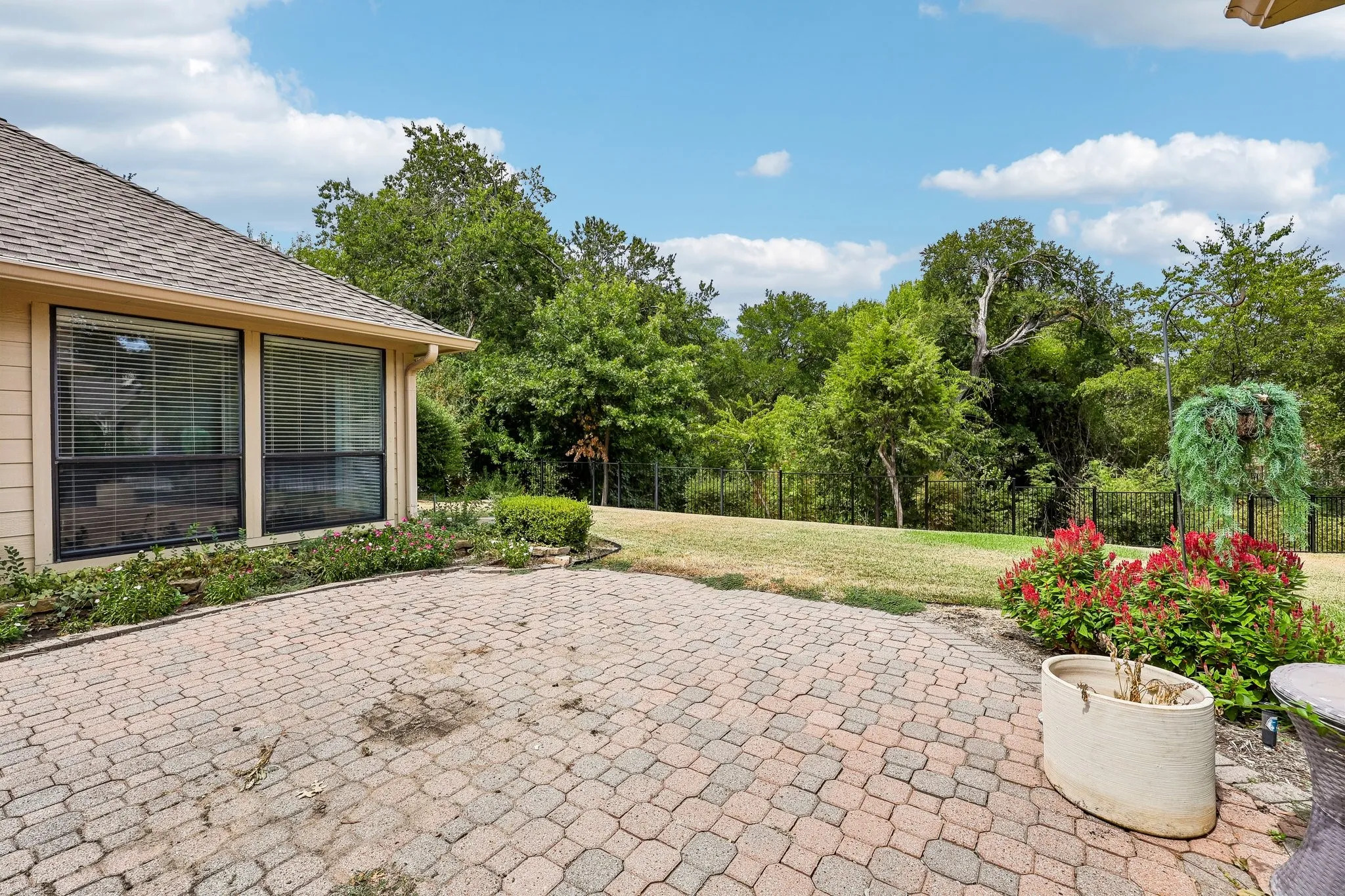 Single Family Residence For Sale in Collin County , 1717 Edgewater Drive, Plano, Texas 75075, 4 Bedroom, 3 Bathroom, 2 Garage spaces, 2,915 Sqft, built in 1980, mls#21393043, Real Estate Agent in Plano, Homes For Sale in Collin county, Homes For Sale in Plano, Realtor in Plano Texas, Real Estate Brokerage Independent Realty Texas, Luminita Cordes Realtor
