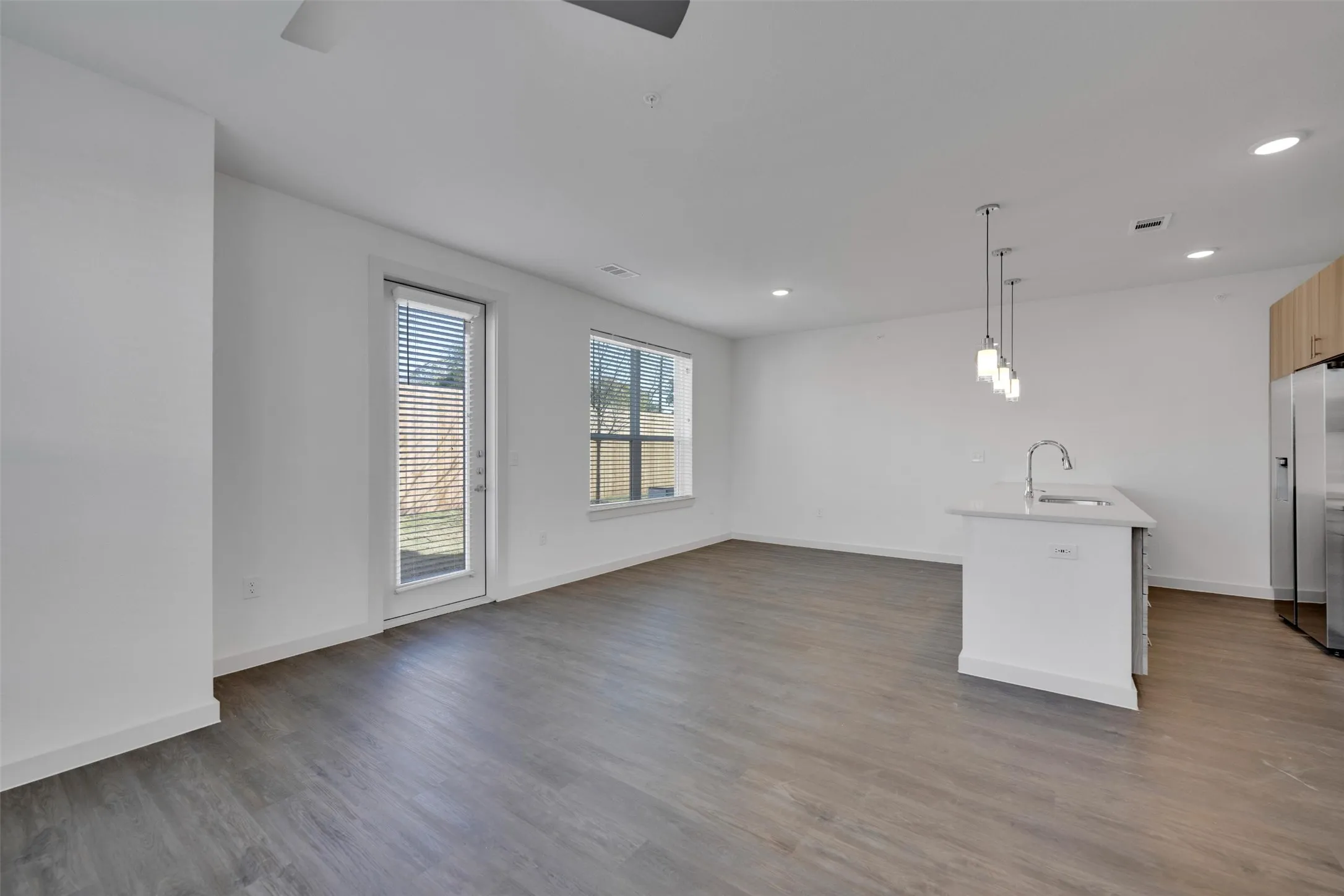 Townhouse For Rent in Dallas County , 10030 Garland Road 1405, Dallas, Texas 75218, 3 Bedroom, 2 Bathroom, Garage spaces, 1,402 Sqft, built in 2023, mls#21406023, Real Estate Agent in Dallas, Homes For Rent in Dallas county, Homes For Rent in Dallas, Realtor in Dallas Texas, Real Estate Brokerage Independent Realty Texas, Luminita Cordes Realtor