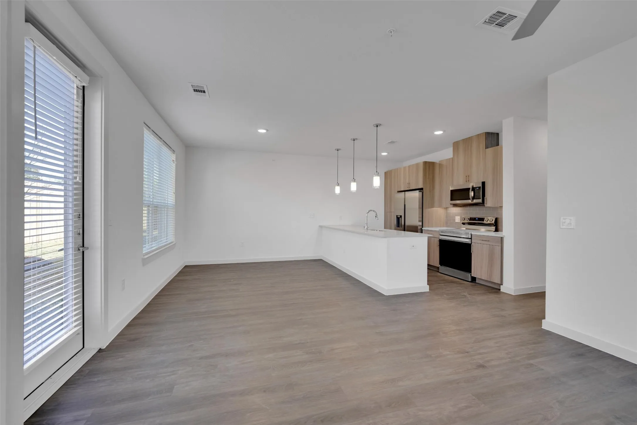 Townhouse For Rent in Dallas County , 10030 Garland Road 1405, Dallas, Texas 75218, 3 Bedroom, 2 Bathroom, Garage spaces, 1,402 Sqft, built in 2023, mls#21406023, Real Estate Agent in Dallas, Homes For Rent in Dallas county, Homes For Rent in Dallas, Realtor in Dallas Texas, Real Estate Brokerage Independent Realty Texas, Luminita Cordes Realtor