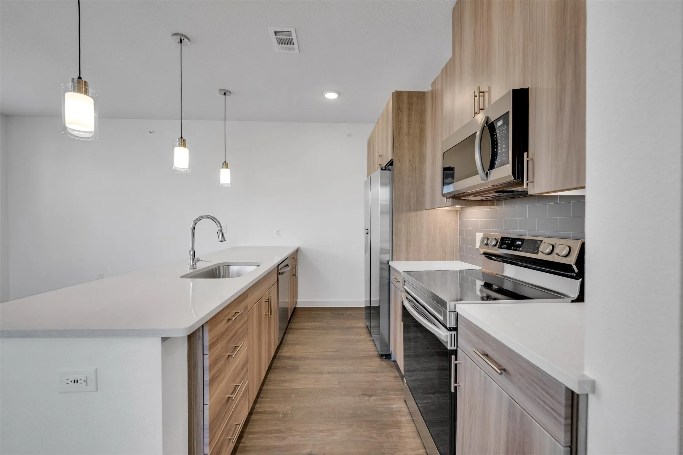 Townhouse For Rent in Dallas County , 10030 Garland Road 1405, Dallas, Texas 75218, 3 Bedroom, 2 Bathroom, Garage spaces, 1,402 Sqft, built in 2023, mls#21406023, Real Estate Agent in Dallas, Homes For Rent in Dallas county, Homes For Rent in Dallas, Realtor in Dallas Texas, Real Estate Brokerage Independent Realty Texas, Luminita Cordes Realtor