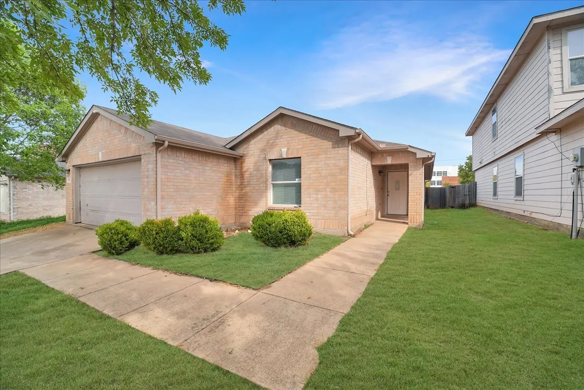 Single Family Residence For Sale in Dallas County , 9103 Prairie Bluff Drive, Dallas, Texas 75227, 4 Bedroom, 2 Bathroom, 2 Garage spaces, 1,882 Sqft, built in 2005, mls#21405209, Real Estate Agent in Dallas, Homes For Sale in Dallas county, Homes For Sale in Dallas, Realtor in Dallas Texas, Real Estate Brokerage Independent Realty Texas, Luminita Cordes Realtor